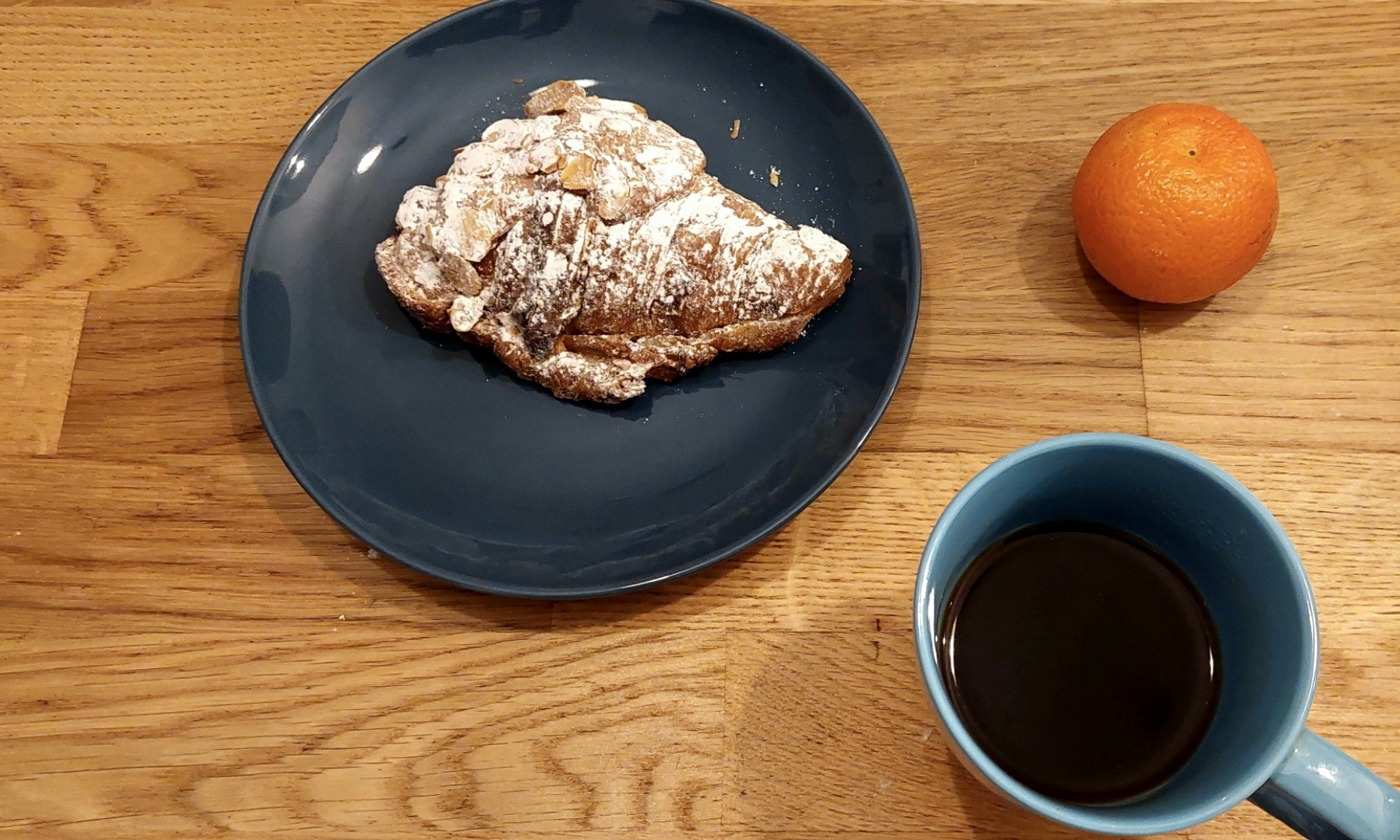 Café moulu 100 % Arabica  - Grand Frais 

Café filtre faute de mieux accompagné d'un croissant aux amandes !