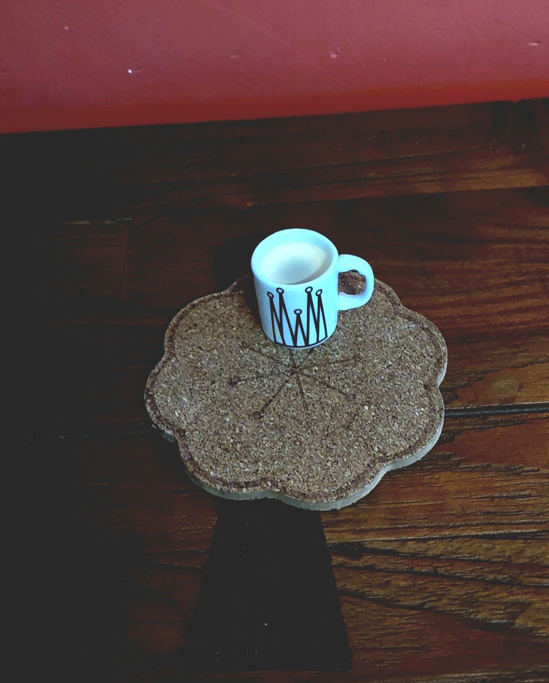 Café Carte Noire classique en grains 

Micro Café dans ma tasse pour touriste devant un beau levé de soleil !
Une idée du lieu incontournable représenté sur cette tasse  ?