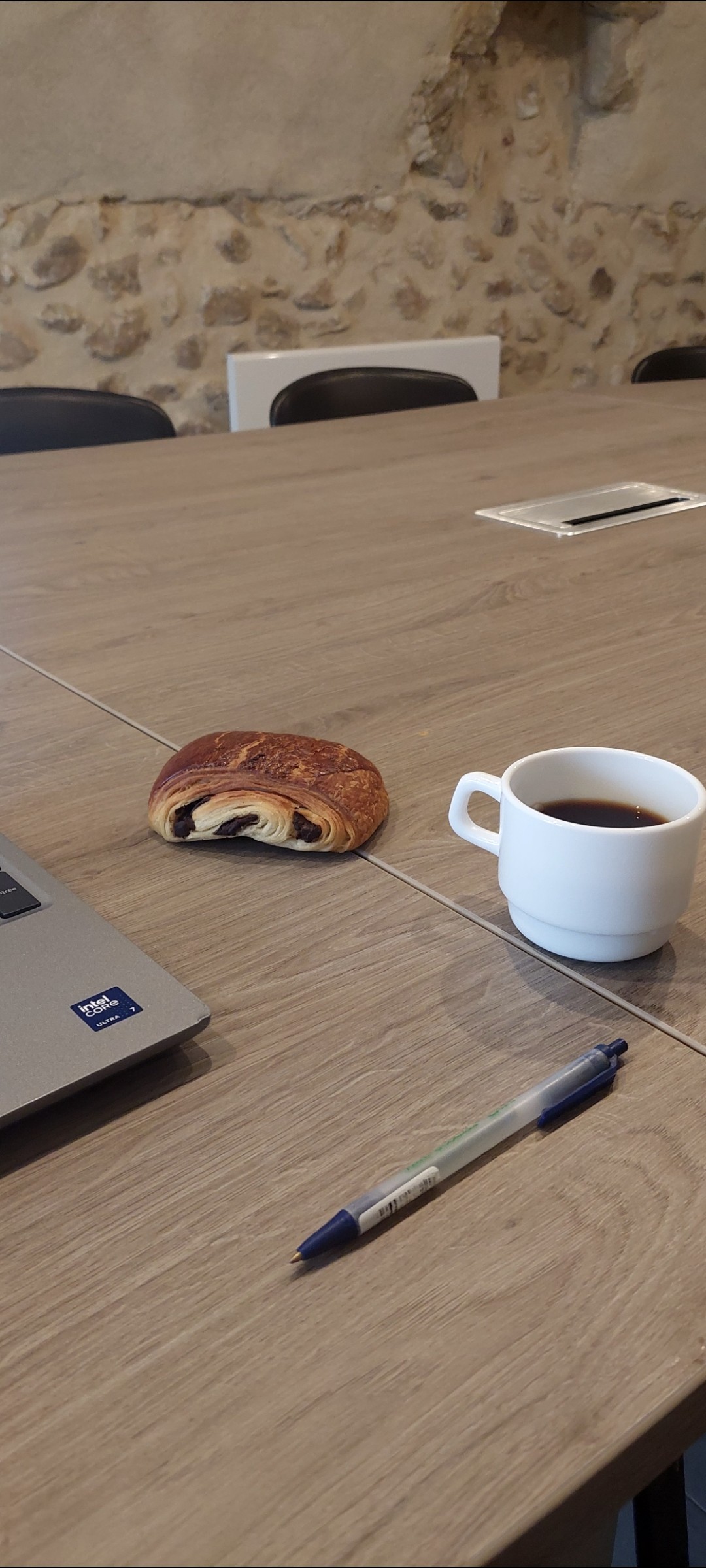 Café Carte Noire moulu
Séance de travail brève mais intense.
Privatisation de la galerie des gargouilles ;-)))