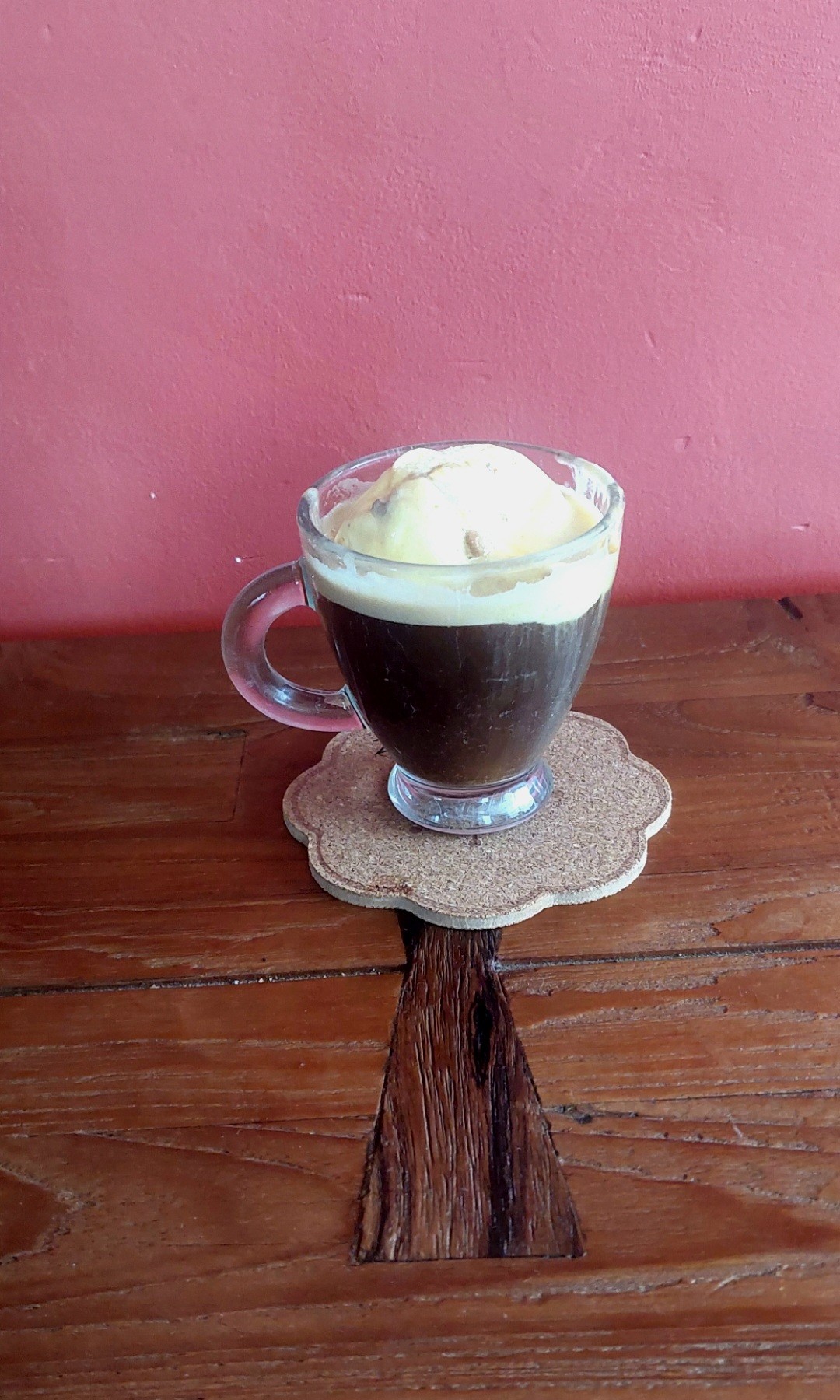 Carte Noire classique en grains 

Bon dimanche à tous !

Affogato : expresso accompagné d'une boule de glace Carte d'or vanille, noix de pecan, caramel, pointe de sel 