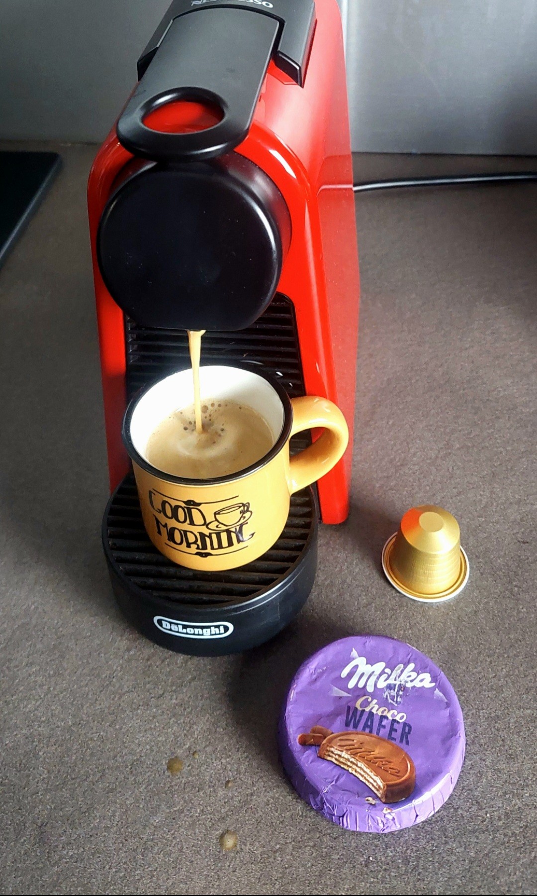 Café Bellarom Espresso Classico en dosette 

3 ème et 4ème café accompagné d'un gâteau Milka au chocolat ;-)))