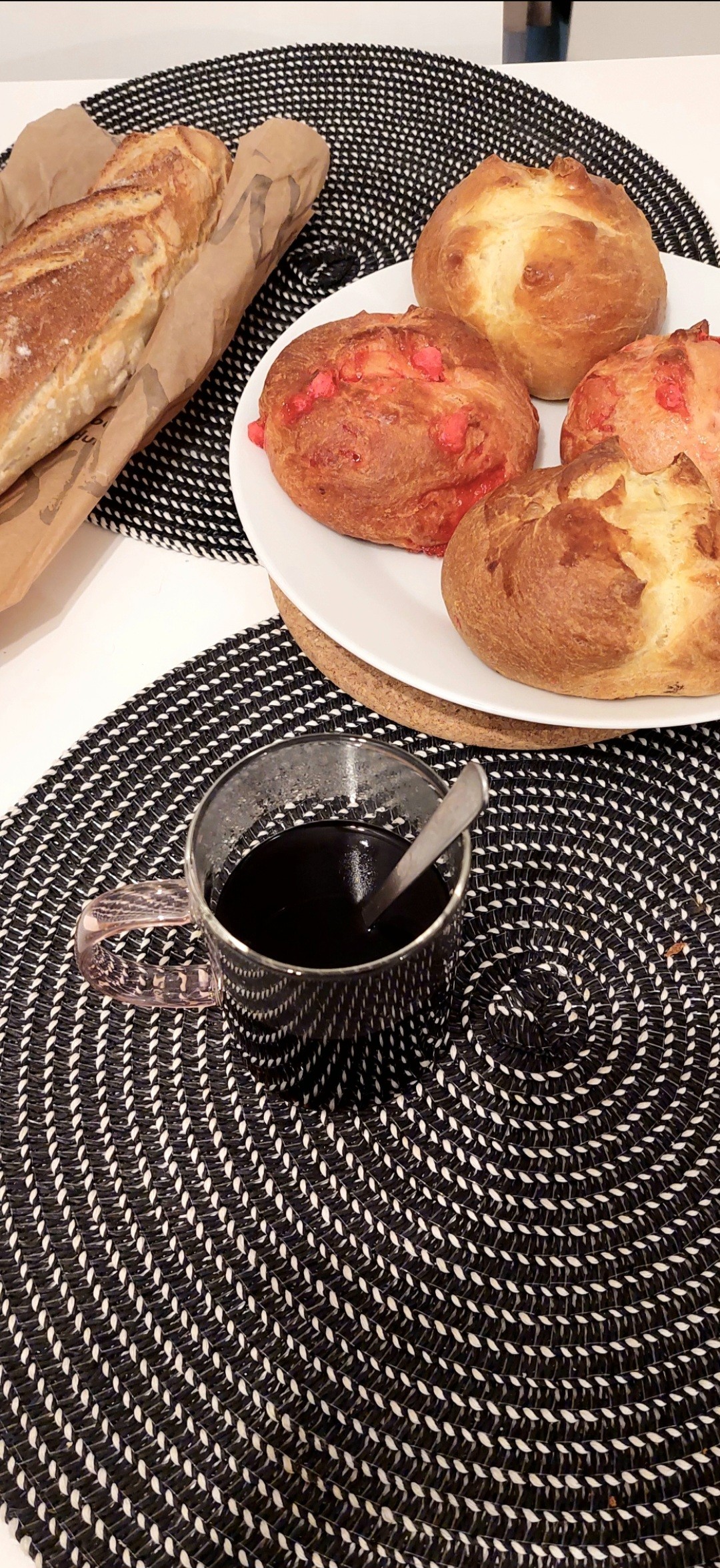 Café Carte Noire classique en grains 

Balade Lyonnaise partie 3
Expresso accompagné de la fameuse brioche aux pralines roses de Lyon !

Combo idéal pour parcourir cette  immense ville à pied
