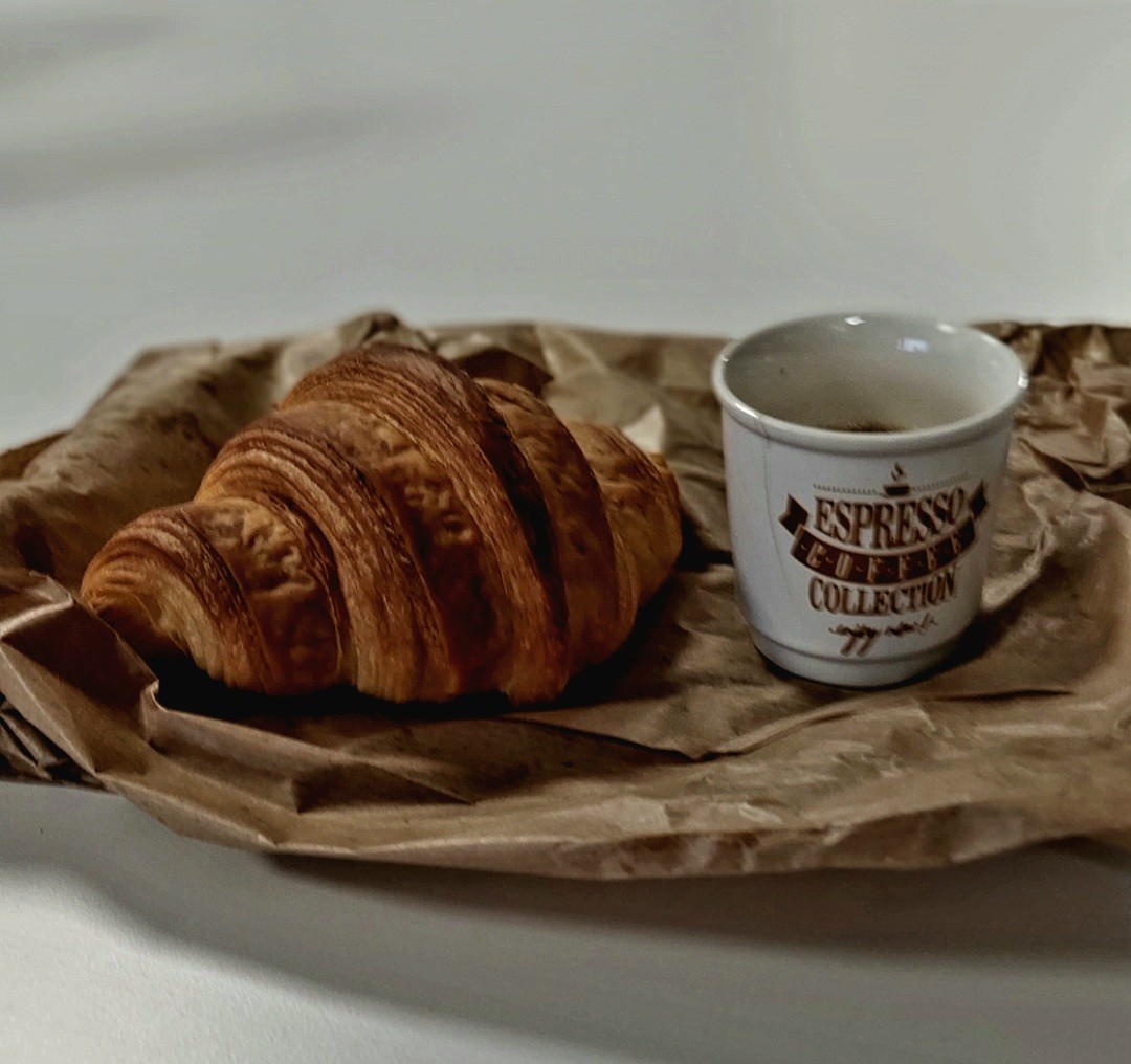 Café Illy forte Expresso en capsule aluminium Encore un anniversaire ce matin au bureau !