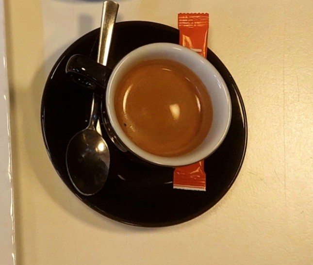 Expresso bien serré pour accompagner cette crêpe au caramel 

Pause gourmande en famille au centre de Dijon 