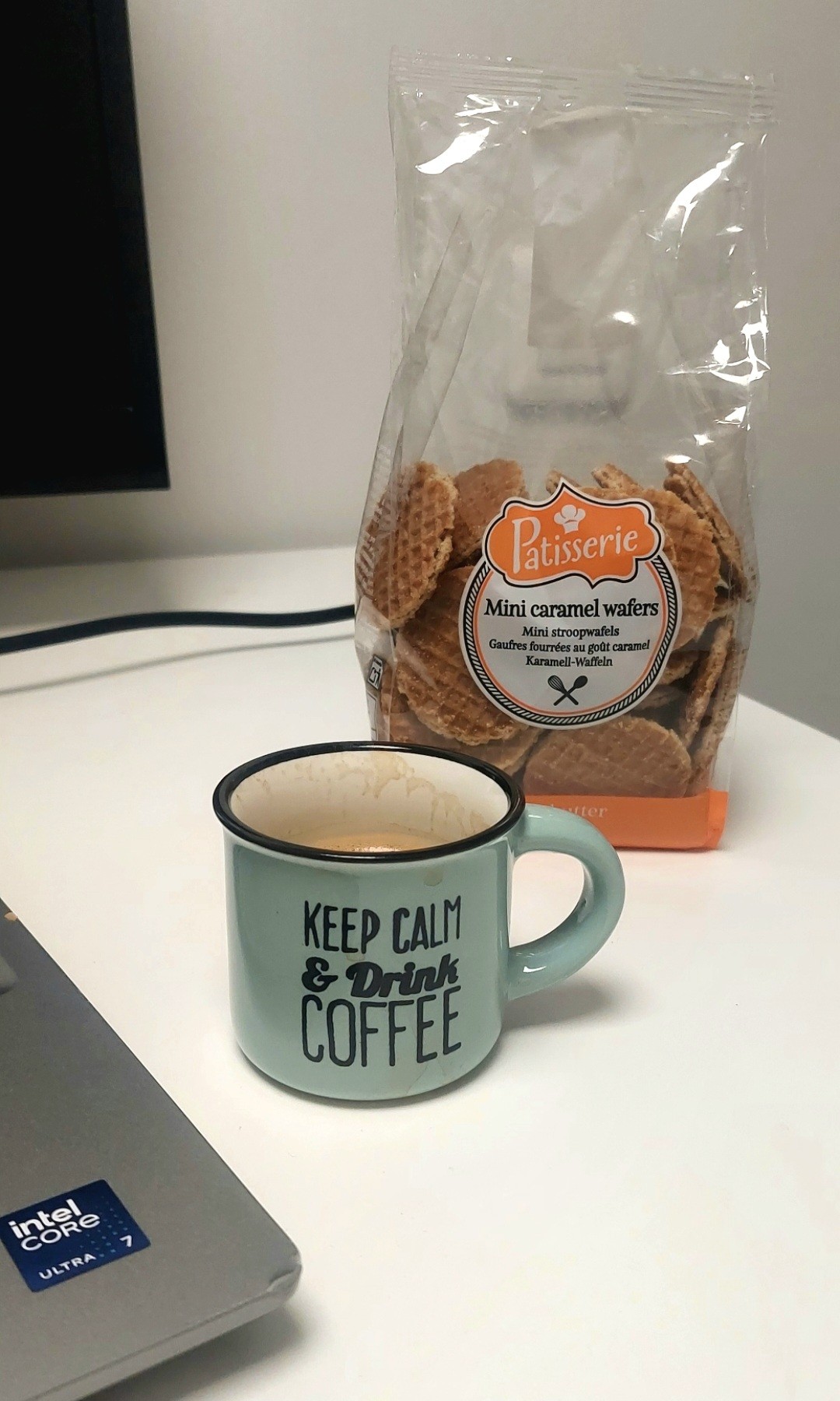 Café Bellarom Gold Lungo en dosette 

Espresso et minis gaufres au caramel pour cette journée bien chargée au travail 