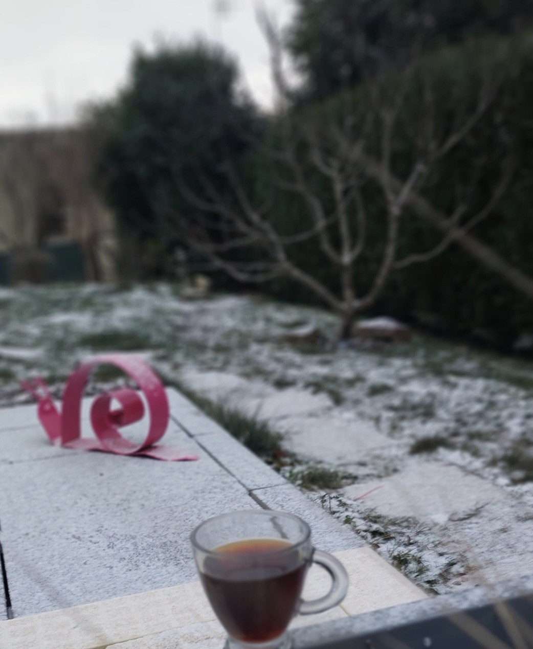 La route des sens

Café filtre 
J'ai ressorti ma vieille cafetière de secours 
En attendant mieux 

