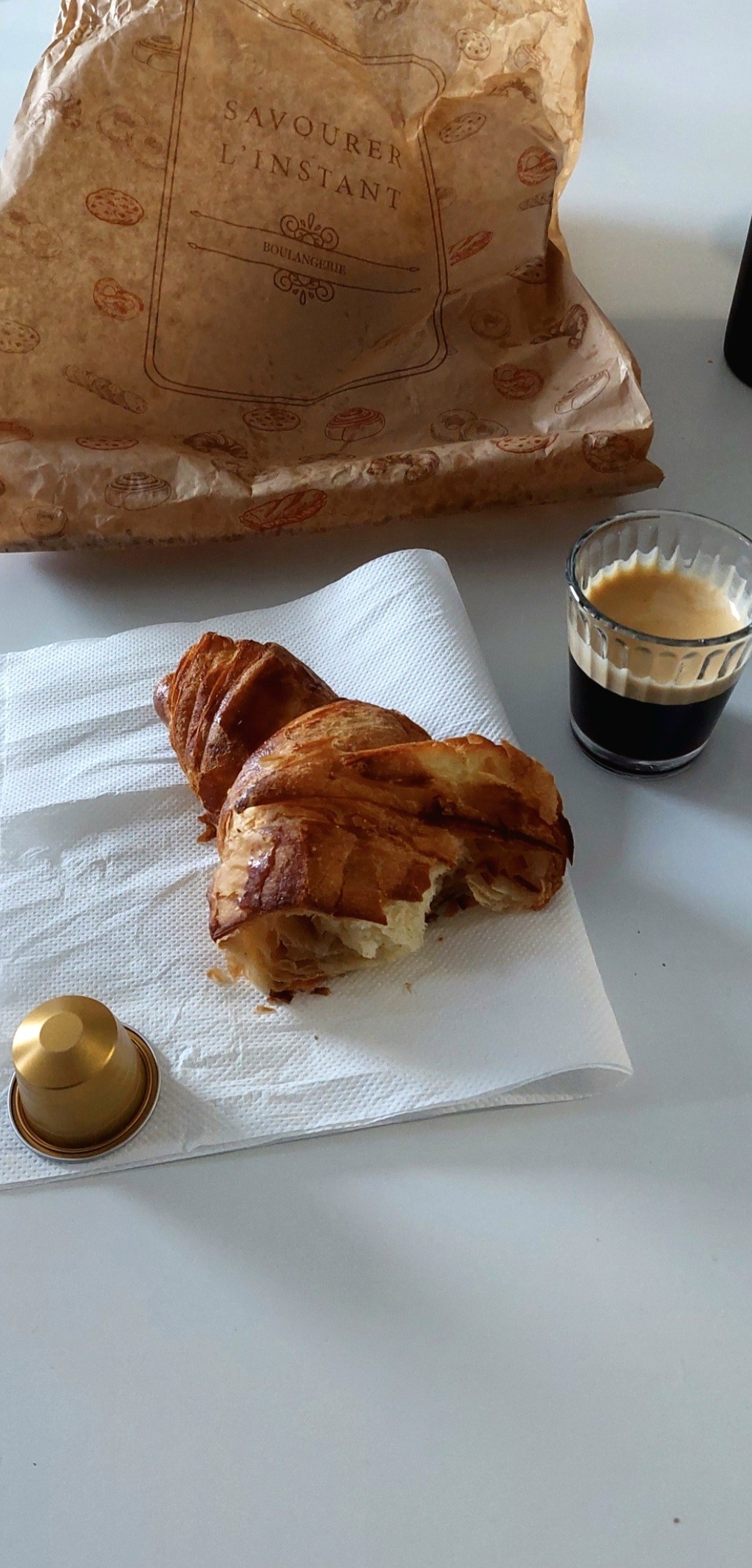 Café Bellarom Espresso Classico Lungo 

De retour au travail !