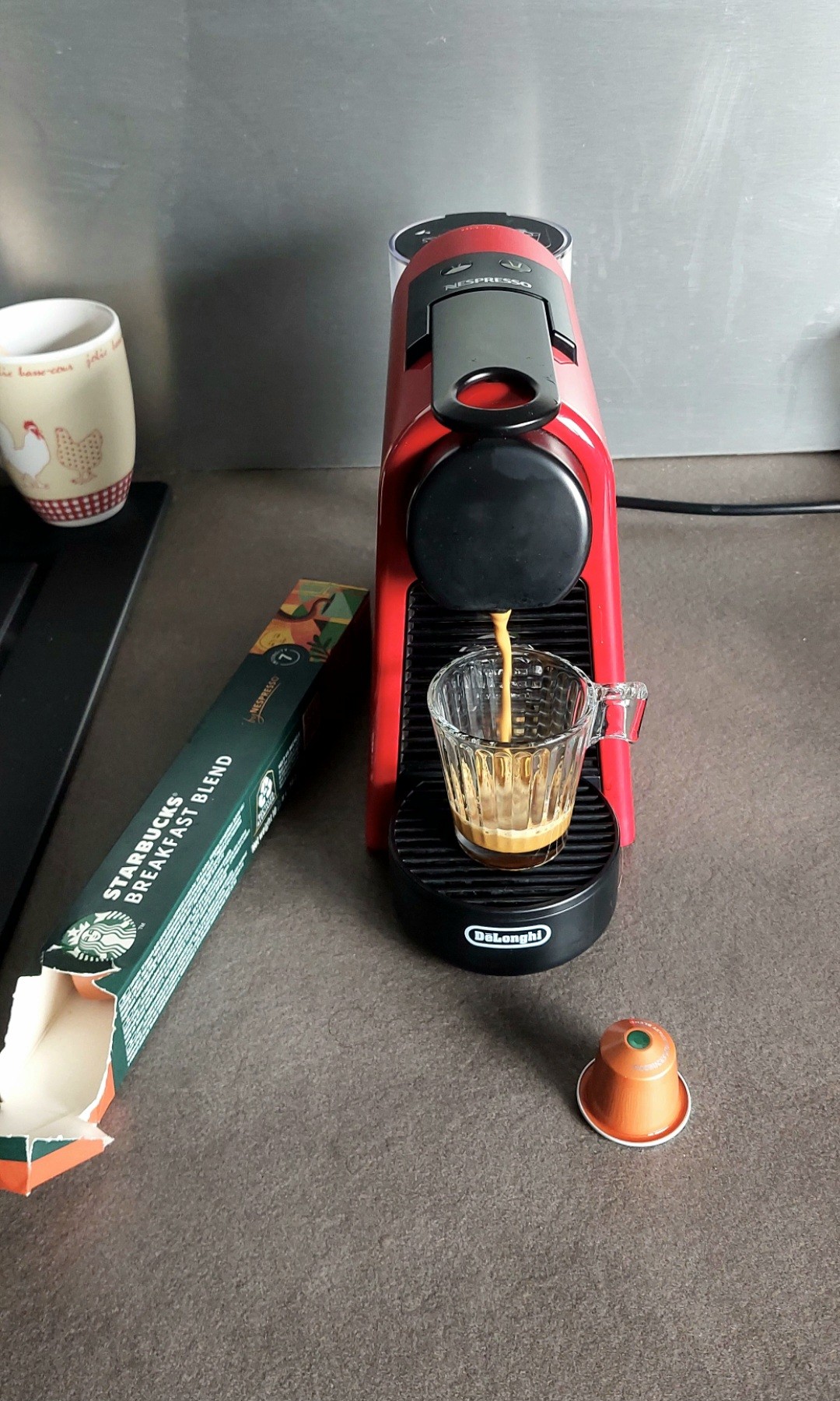 Starbucks Breakfast Blend Capsule alu

Dans la famille Starbucks je voudrai le Breakfast Blend.
Petit expresso avant de reprendre le travail 
Le résultat est plutôt pas mal avec un joli créma 