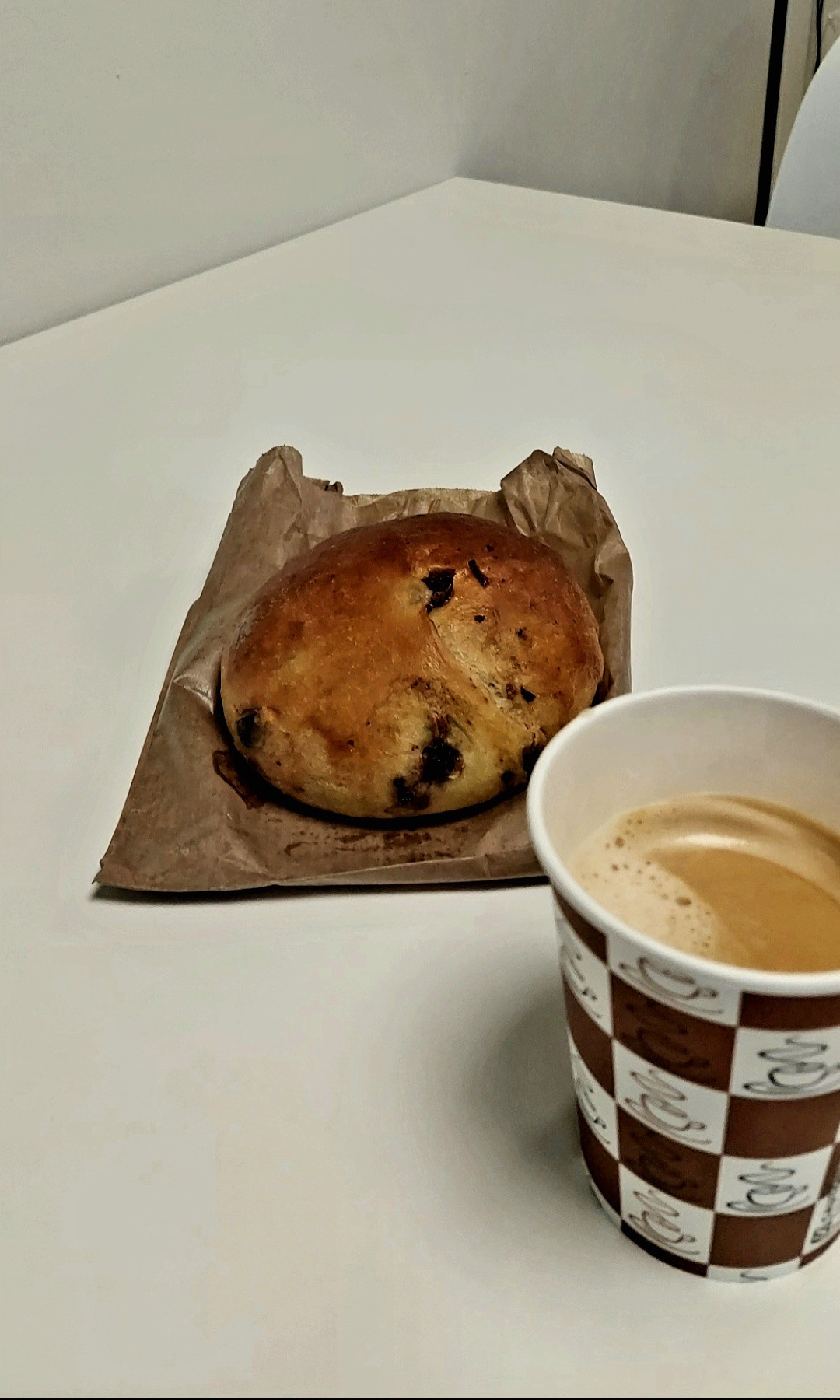 Starbucks Colombie en capsule
Expresso super allongé et brioche au cerises confites
Boulangerie