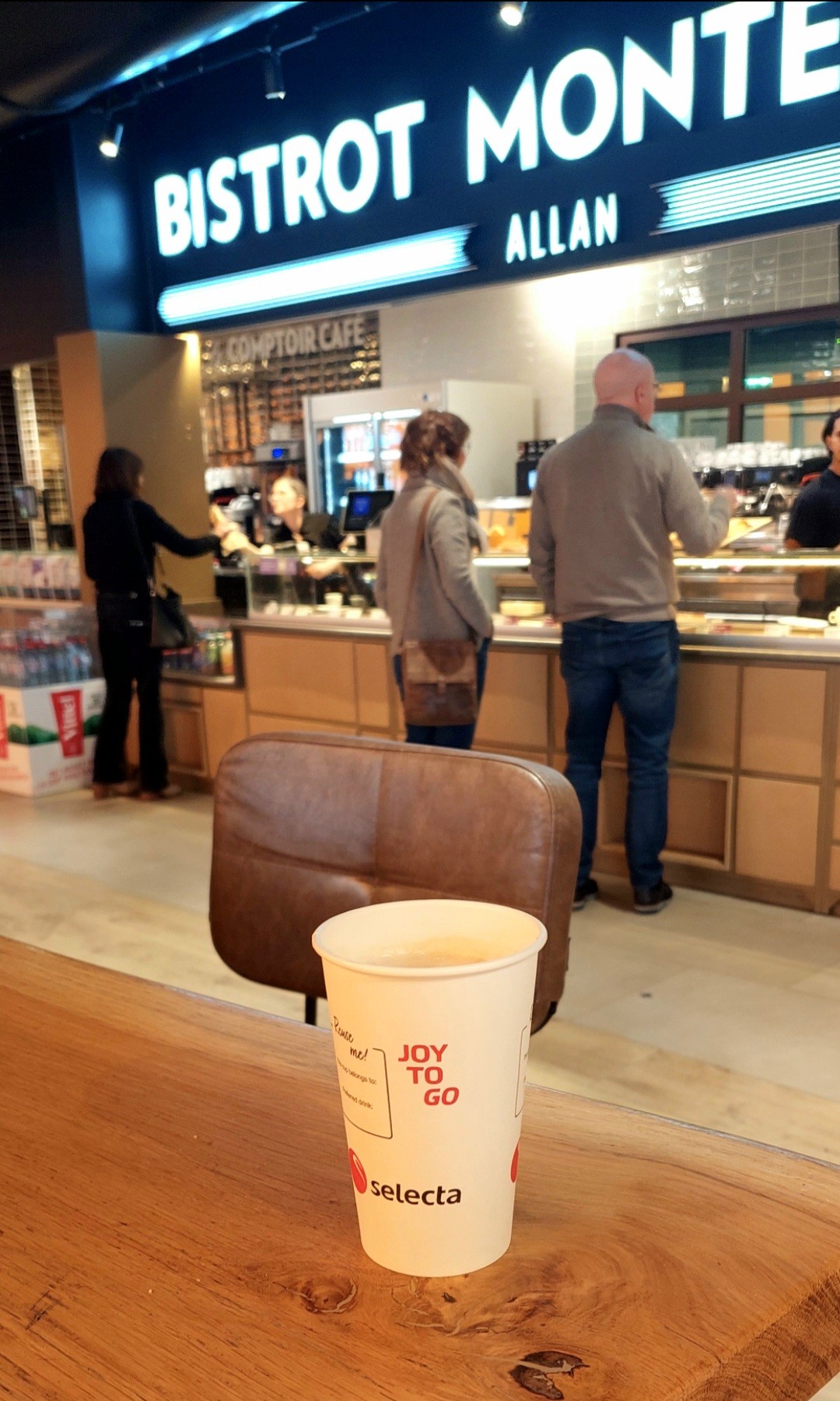 Café aromatisé à la noisette 
Toujours à la station service 

Un petit dernier avant d'arriver enfin à destination !