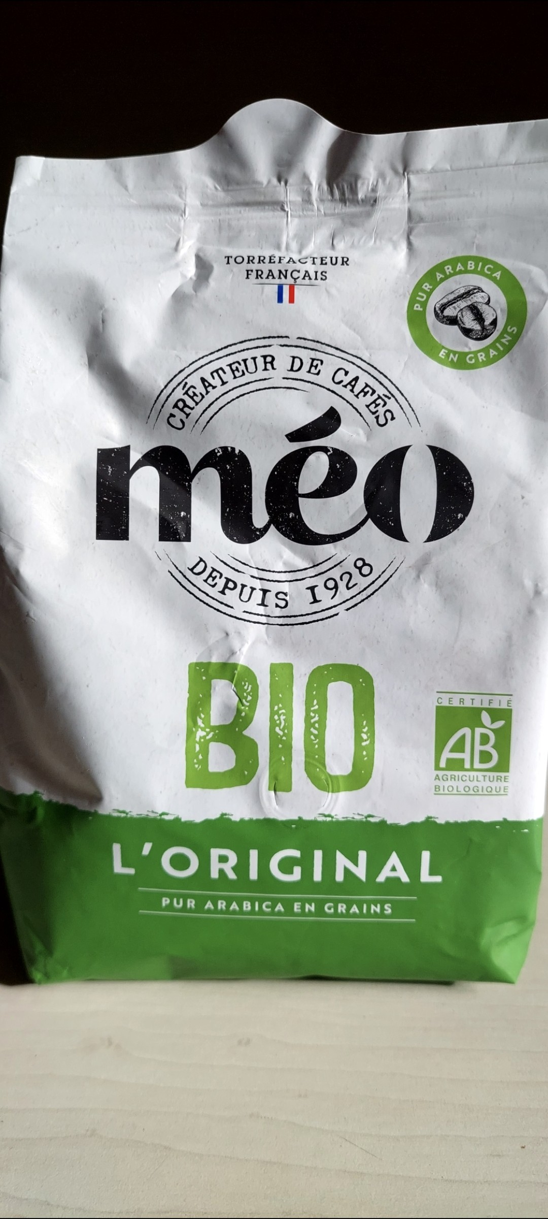 100 % Arabica torréfié à Lille 
Notes gustatives : fruité,  acidulé et riche