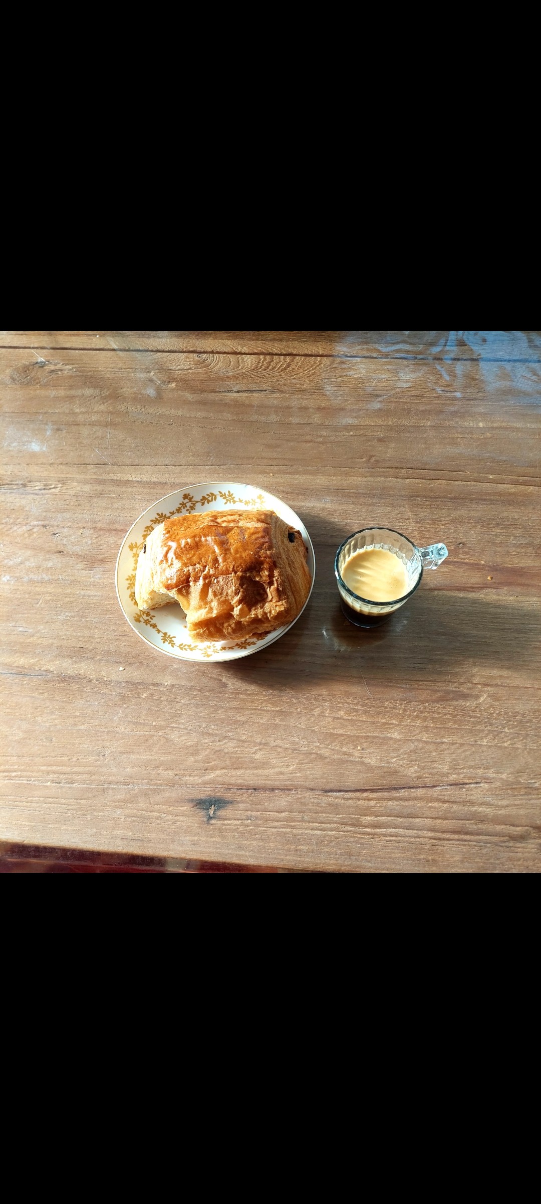 Café Moka Djimmah en grains 

Espeesso pain au chocolat 