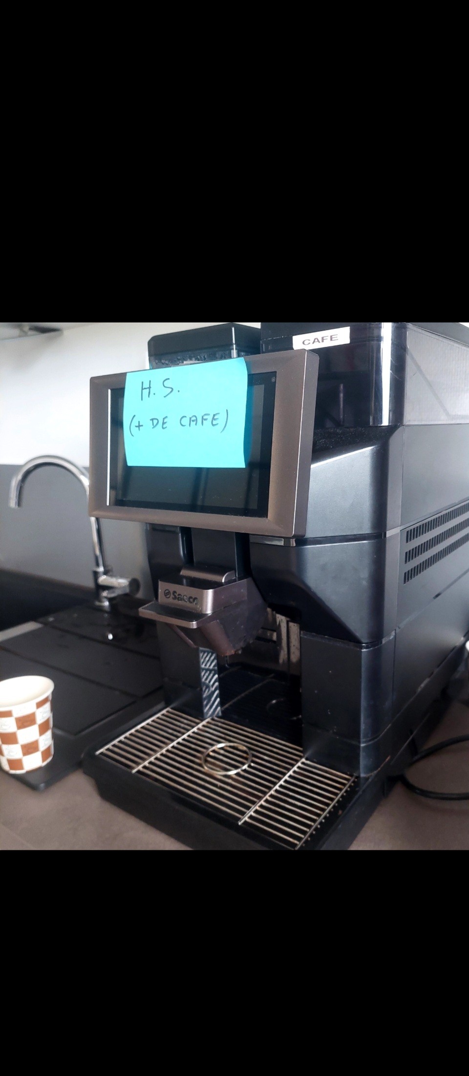 Katastrof 
La machine à café du bureau est en panne au pire moment ;-(
