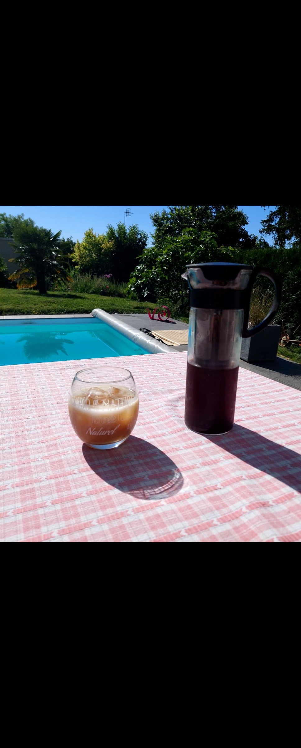 Café infusé glacé et eau de coco

Café de circonstances en cette journée de forte chaleur 
Début de floraison des lavandes