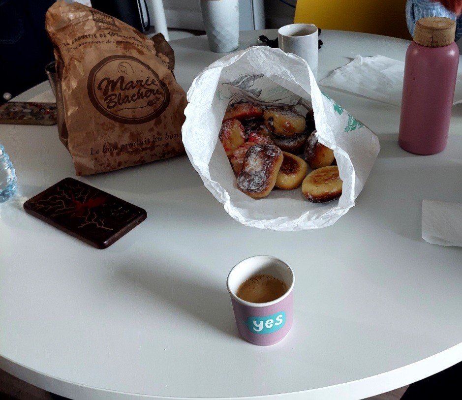 Expresso bien corsé ce matin au travail 
Encore un anniversaire à fêter ;- )