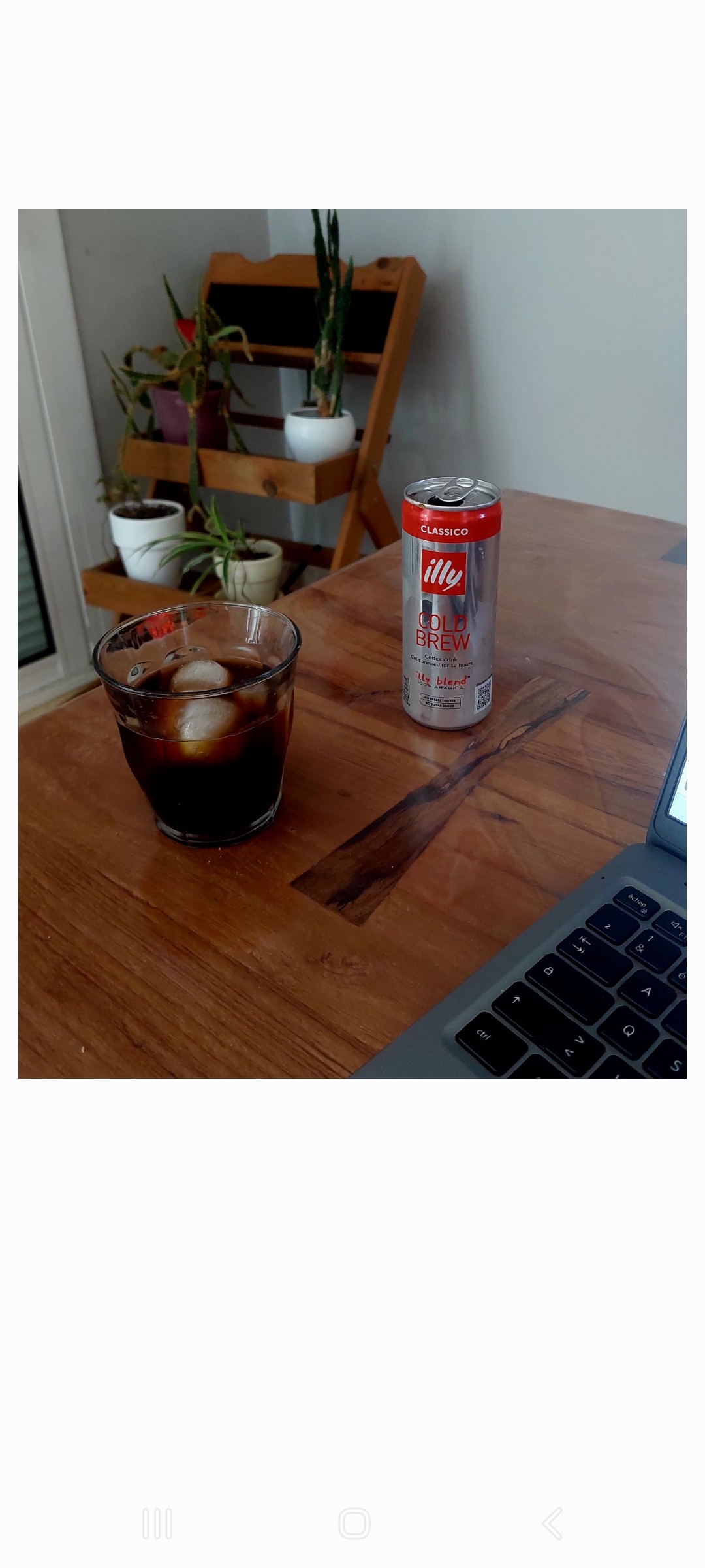 En télétravail ce matin 
Un cold brew pour lutter contre cet interminable épisode de chaleur 