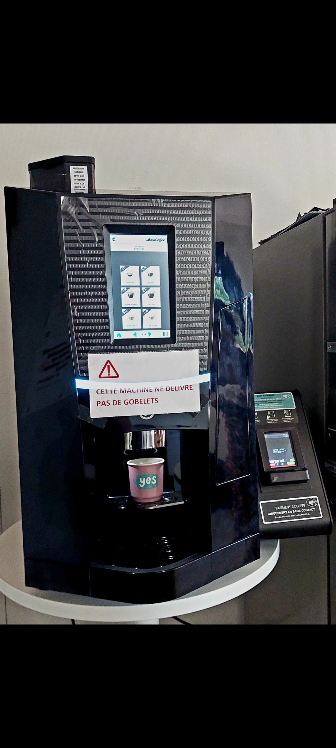 Nouvelle machine à café Maxi Coffee ce matin au bureau
Pleins de belles surprises à venir
Commençons par un expresso