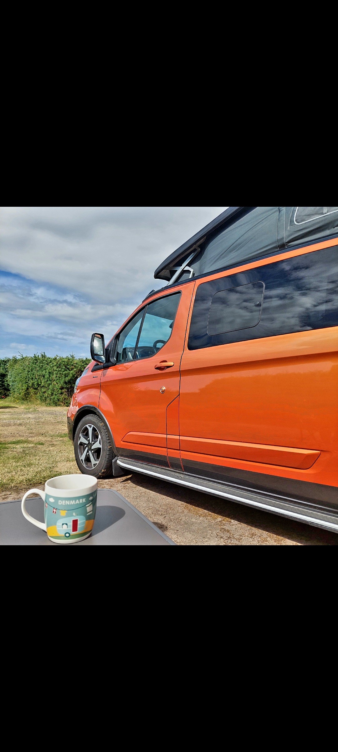 Mineyourbusinesscoffee.com et cafecito_with_me, café Éthiopien en grains
Café Moka fraîchement moulu
Meilleur café du voyage jusqu'au présent
Ville de Skagen au Nord du Danemark au cœur de l'été
Ici pas de brumisateur dans les cafés pour se rafraîchir
On trouve plutôt des braseros et des plaids pour se réchauffer sur les terrasses