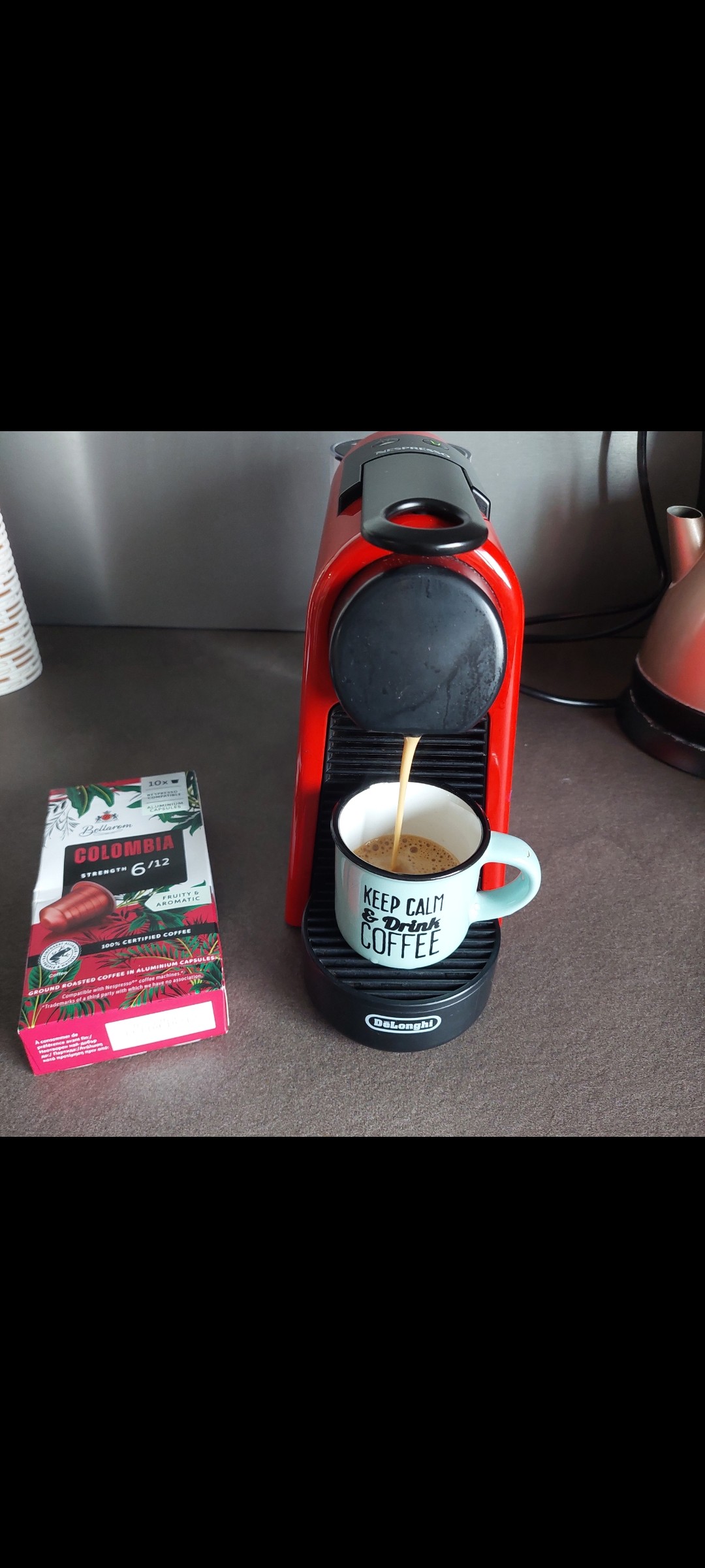 De retour au travail 
Keep calm and drink coffee 