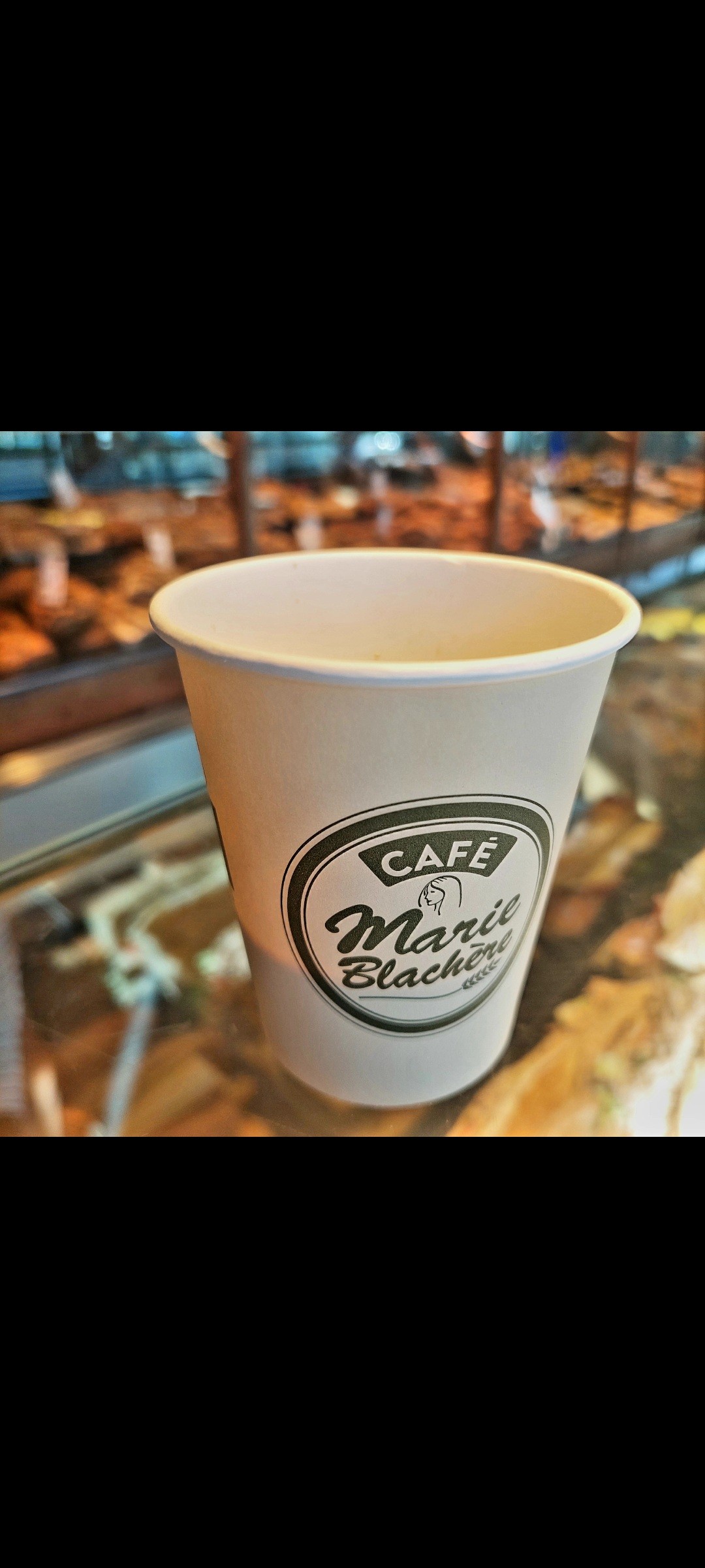 Expresso en attendant ma commande 

Ma boulangère Marie blachere est juste extraordinaire 
Quoi de mieux que ce sublime Expresso pour  me faire patienter 300 interminables secondes  pour récupérer ma commande de pain à Burger  ;-)