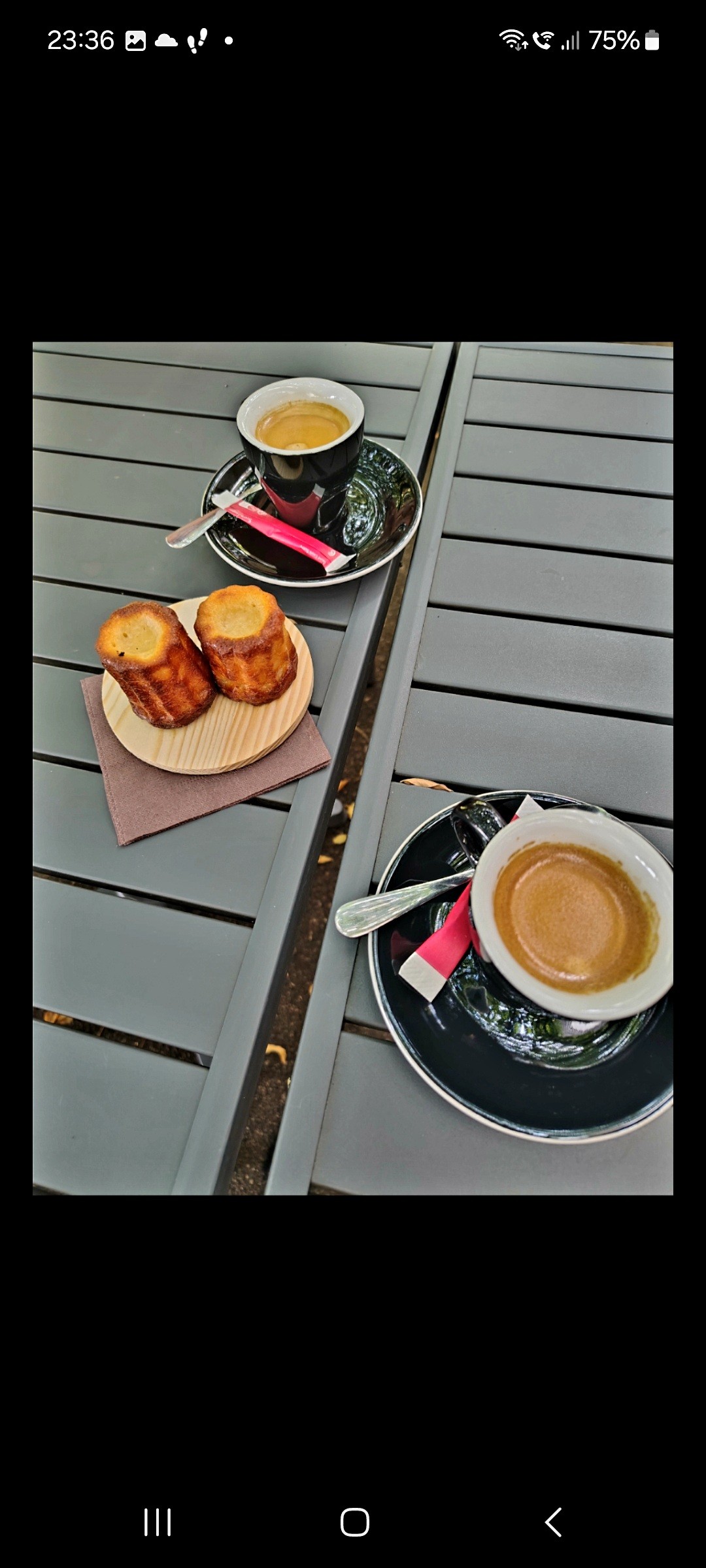 Expresso en grains - Café de spécialité
Ile de Java Indonésie et Mexique pour le deuxième
Accompagné de 2 cannelés
Juste délicieux