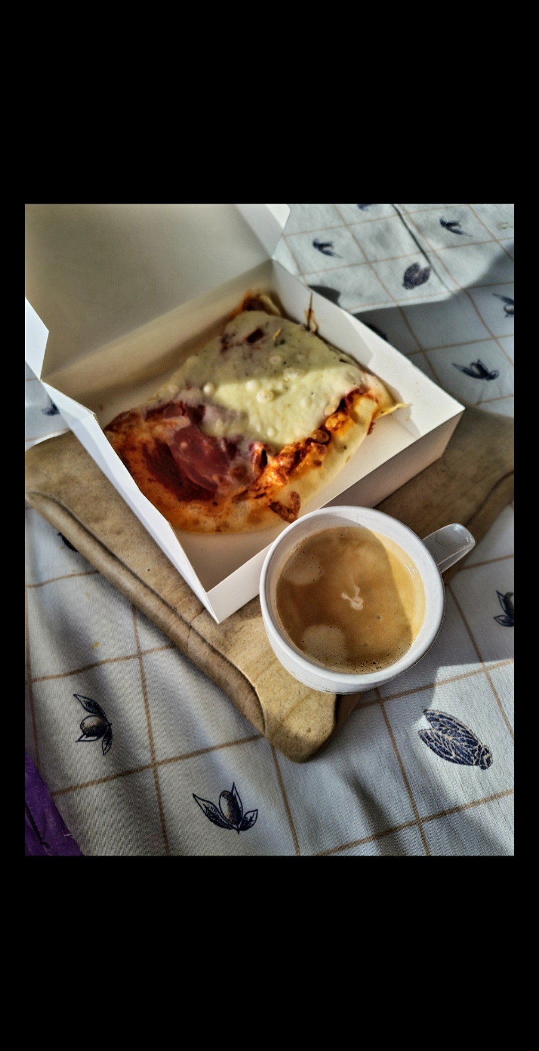 Les comptoirs thé café - Costa Rica en grains 
Expresso d'exception pizza jambon fromage 

Pour bien commencer la journée 
