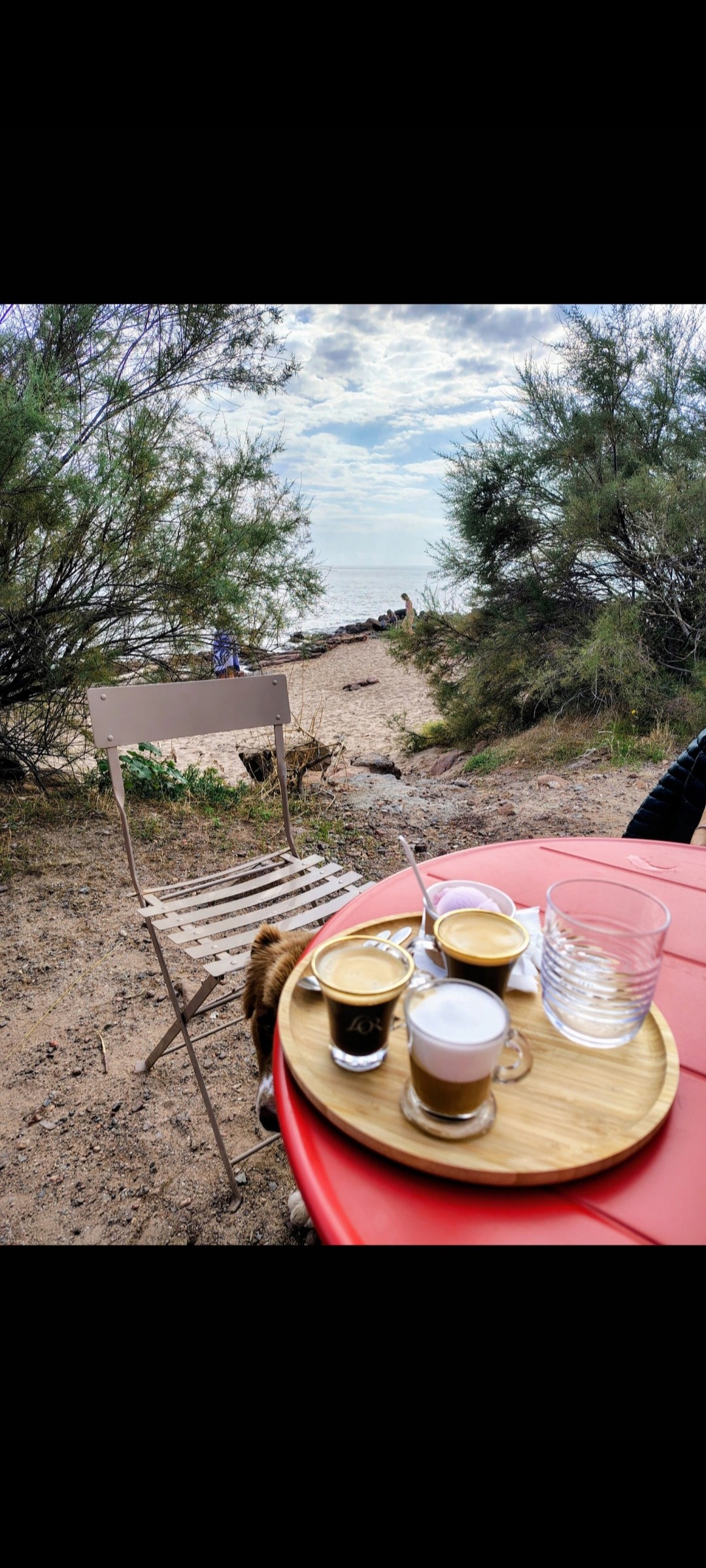 L'Or Delizioso en capsule 

Dernier café sur le bord de mer ;- (
Expresso, Café noisette et boule de glace violette et miel 