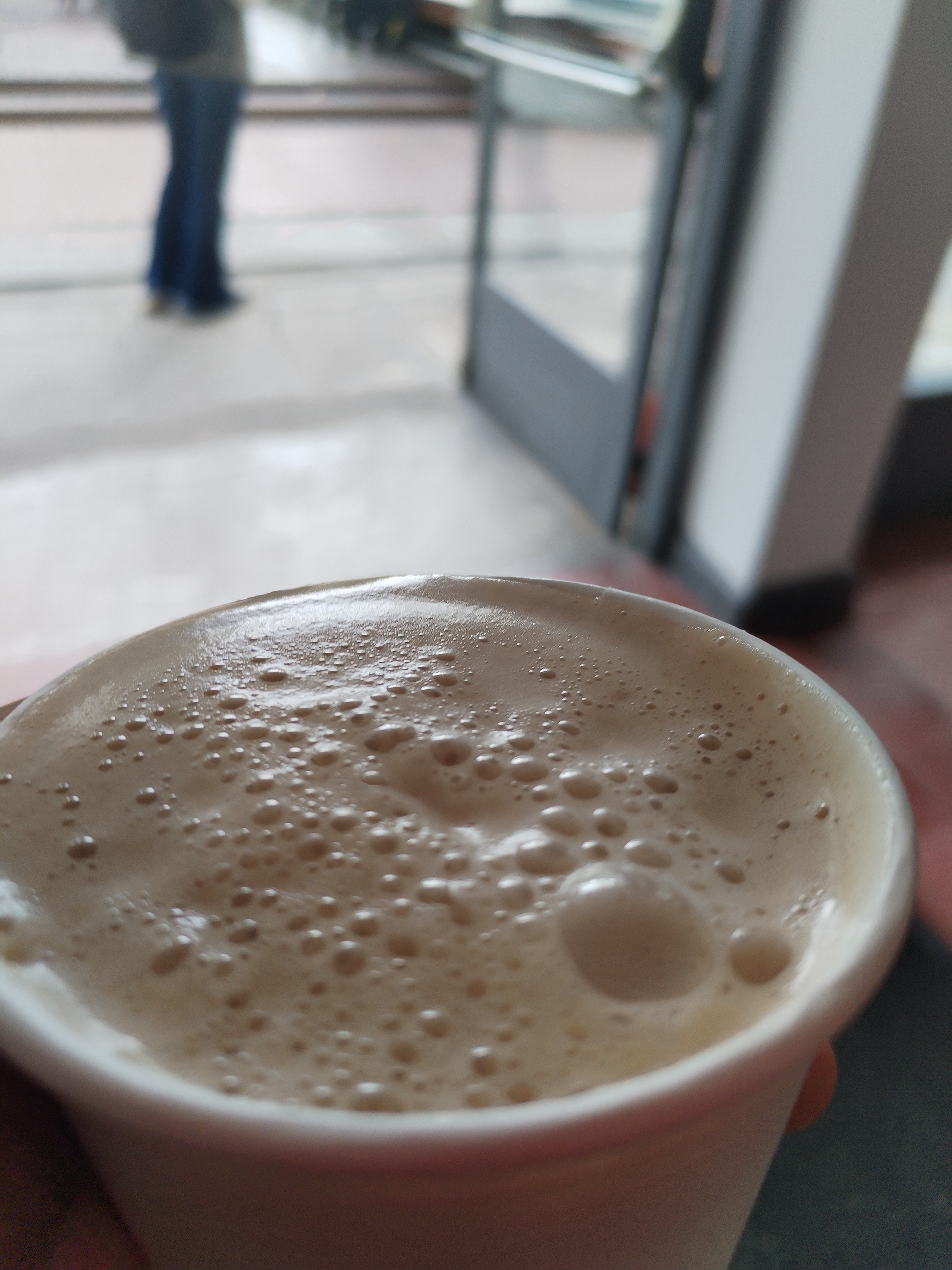 no subestimen los cafés de las máquinas creo que es el mejor capuccino que e probado 😼 o la máquina es muy buena o los baristas muy malos 😅