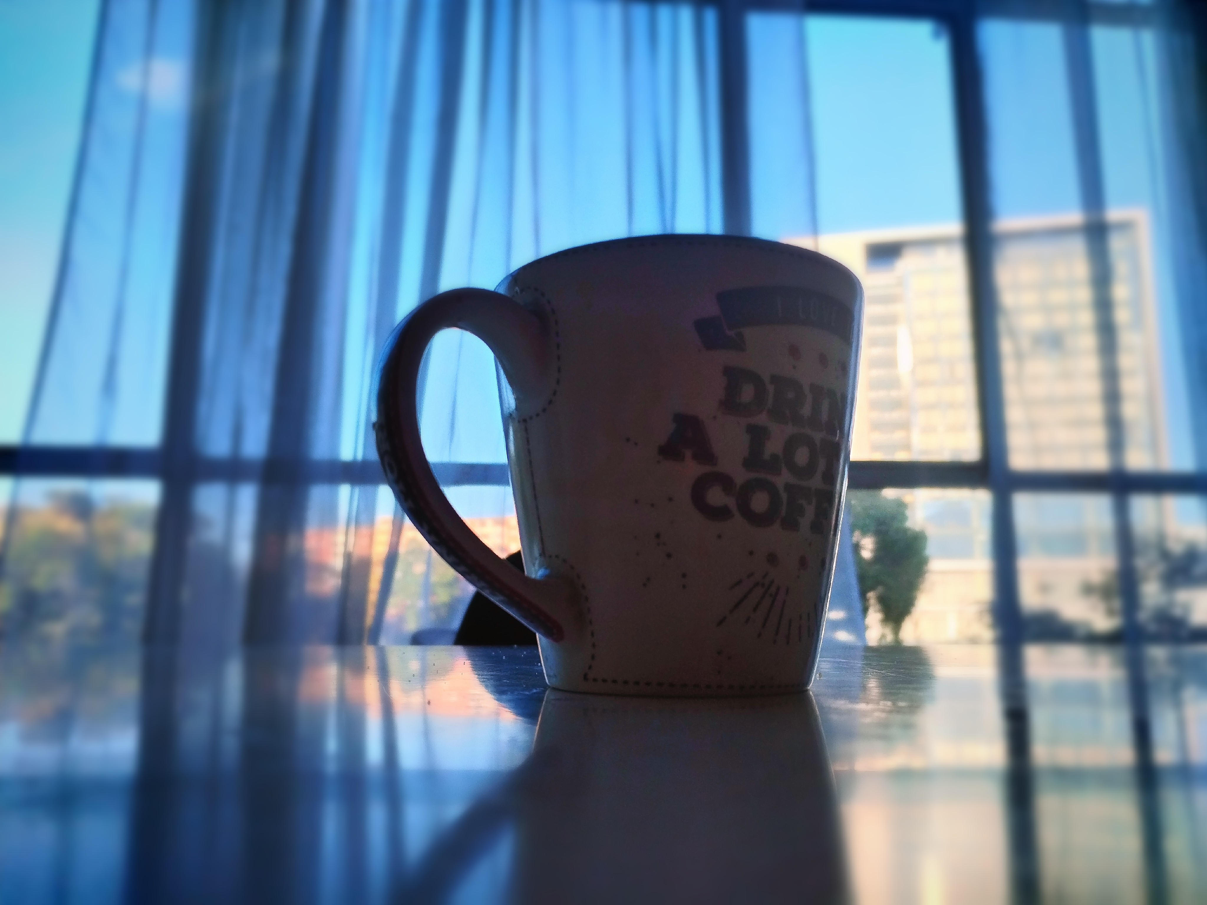 hoy fue café instantáneo la verda no es mi favorito pero va a ser mi batería de hoy para buscar el café de mañana 😼