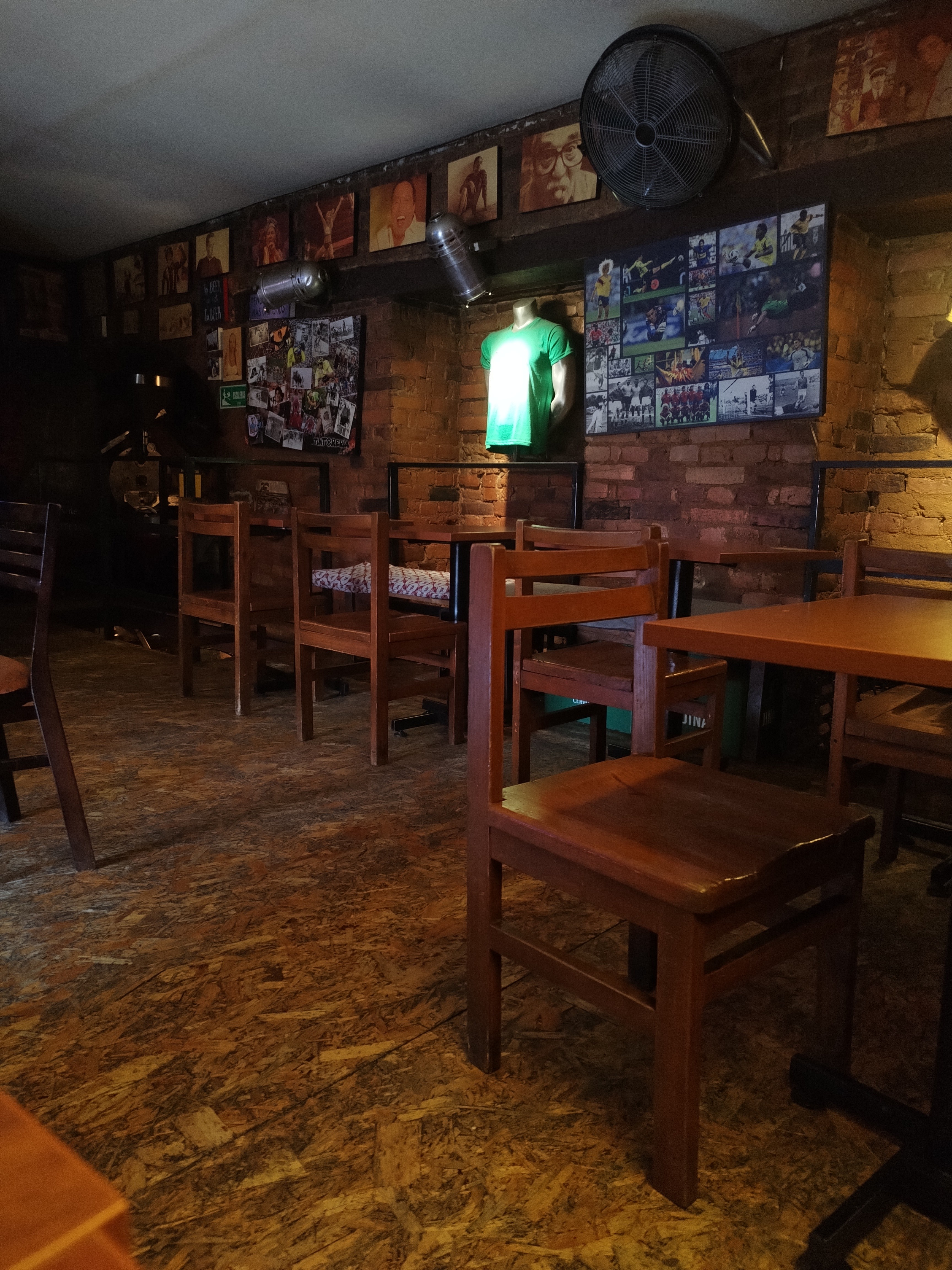 un disque café campesino pero venía para azúcarar con jarabe de panela y anís 😬 sinceramente no me agradó mucho pero el lugar era muy bonito