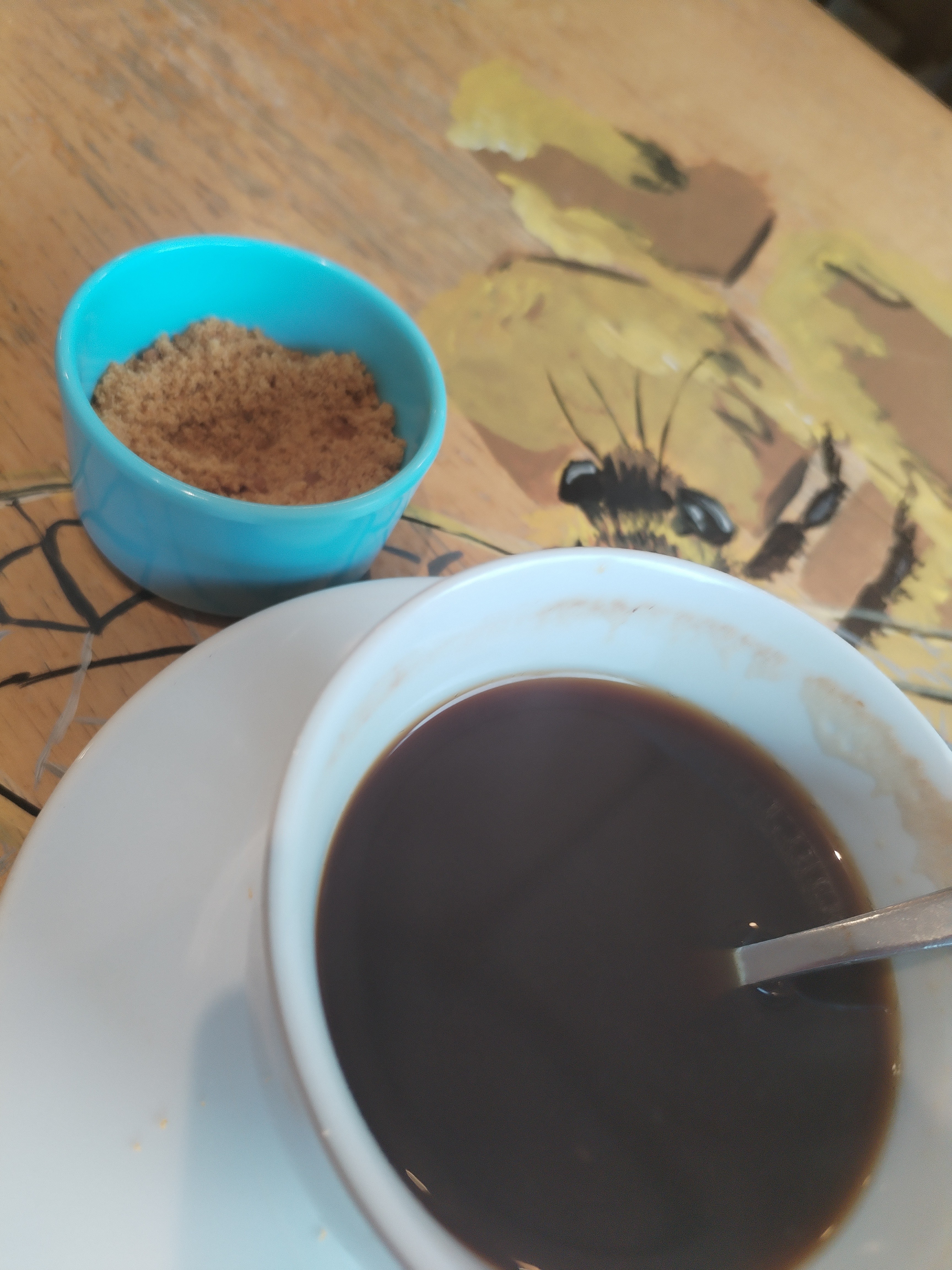 debes en cuando no está mal ir en solitario a comprarse un café 😽 y más con esta lluvia tan hp