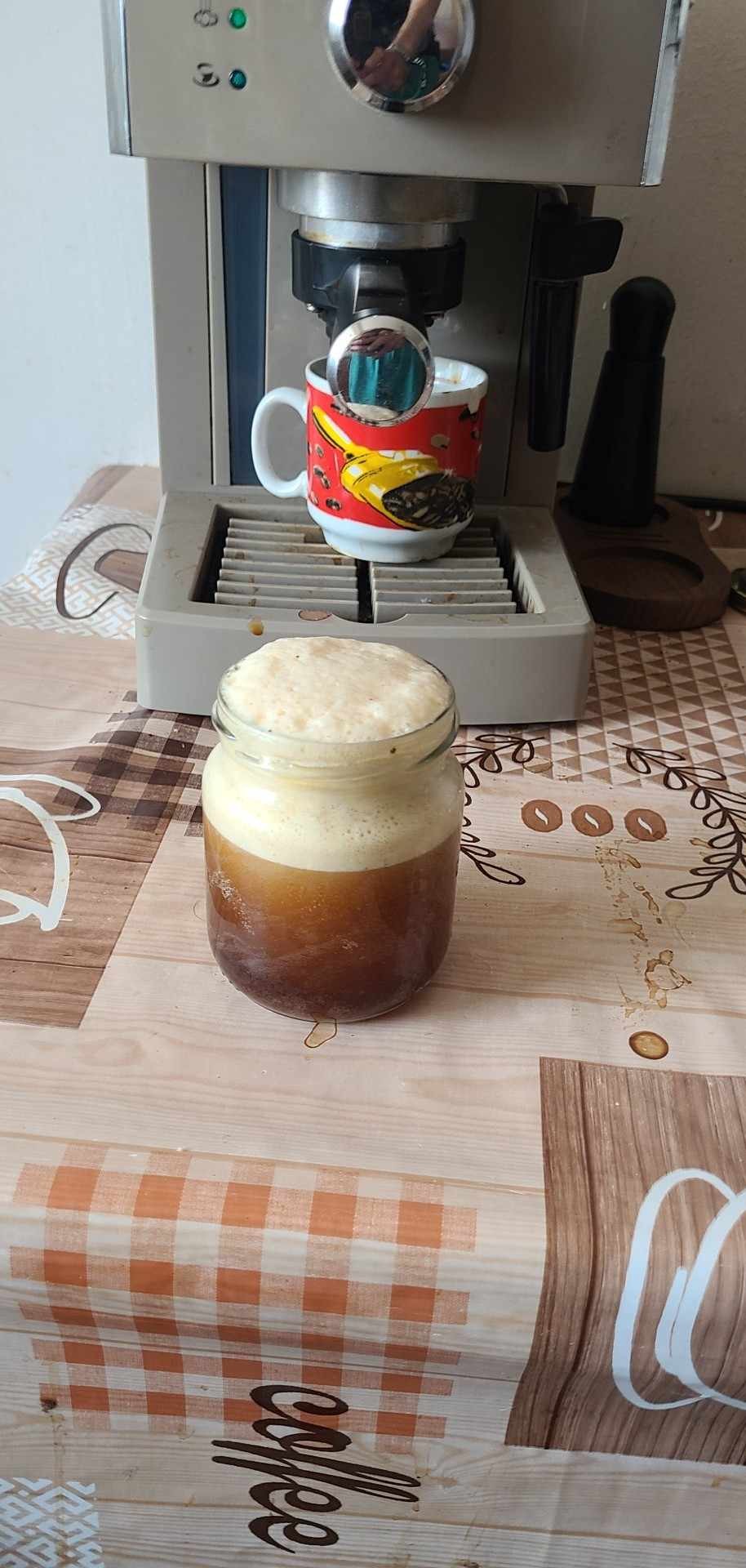 ice ice baby
sure any glass works for iced coffee, but this little jar is THE recepient for the best nitro... well technically an aerocano.