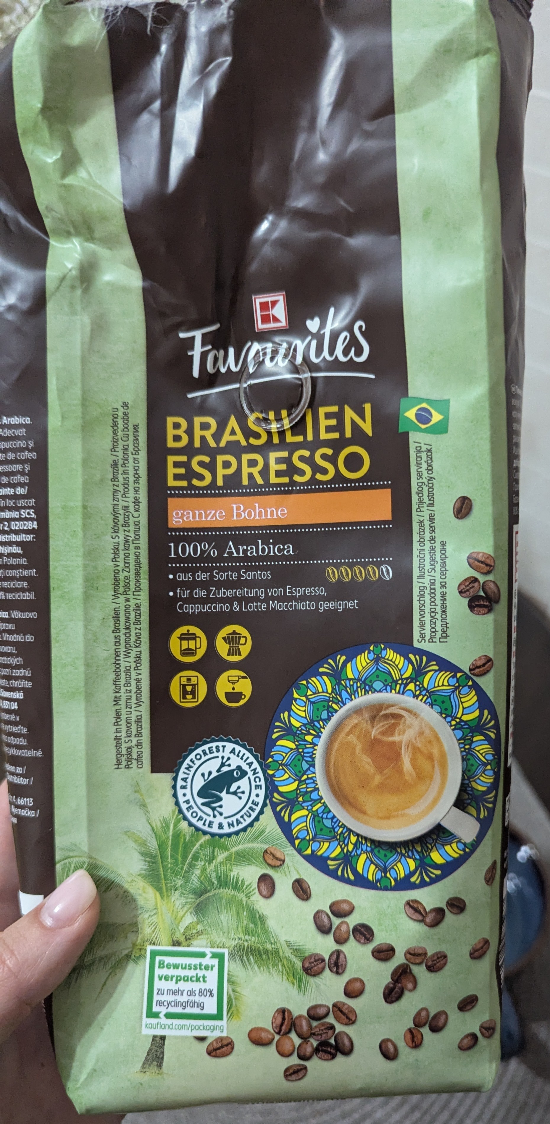 The coffee beans are unevenly roasted and vary in size and shape, which most likely indicates that they are from different varieties. In addition, about half of the beans are deformed. Overall, they do not look high-quality, and the taste is not very rich, with flavor notes being weakly expressed.