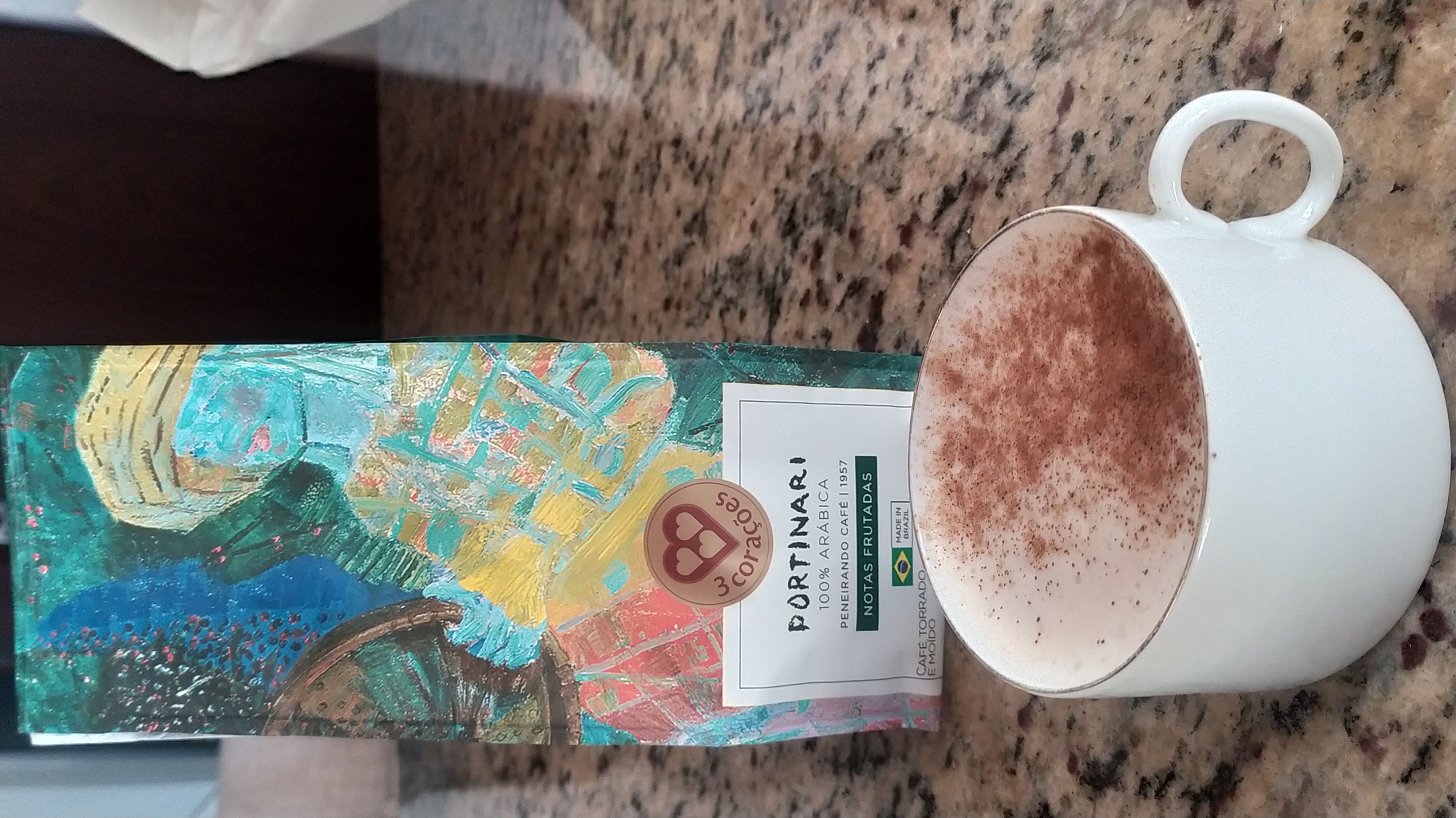 Terminando minha tarde com um belíssimo cappuccino preparado com um moído coado Portinari, 3 corações. Sem duvidas um café equilibrado e saboroso!