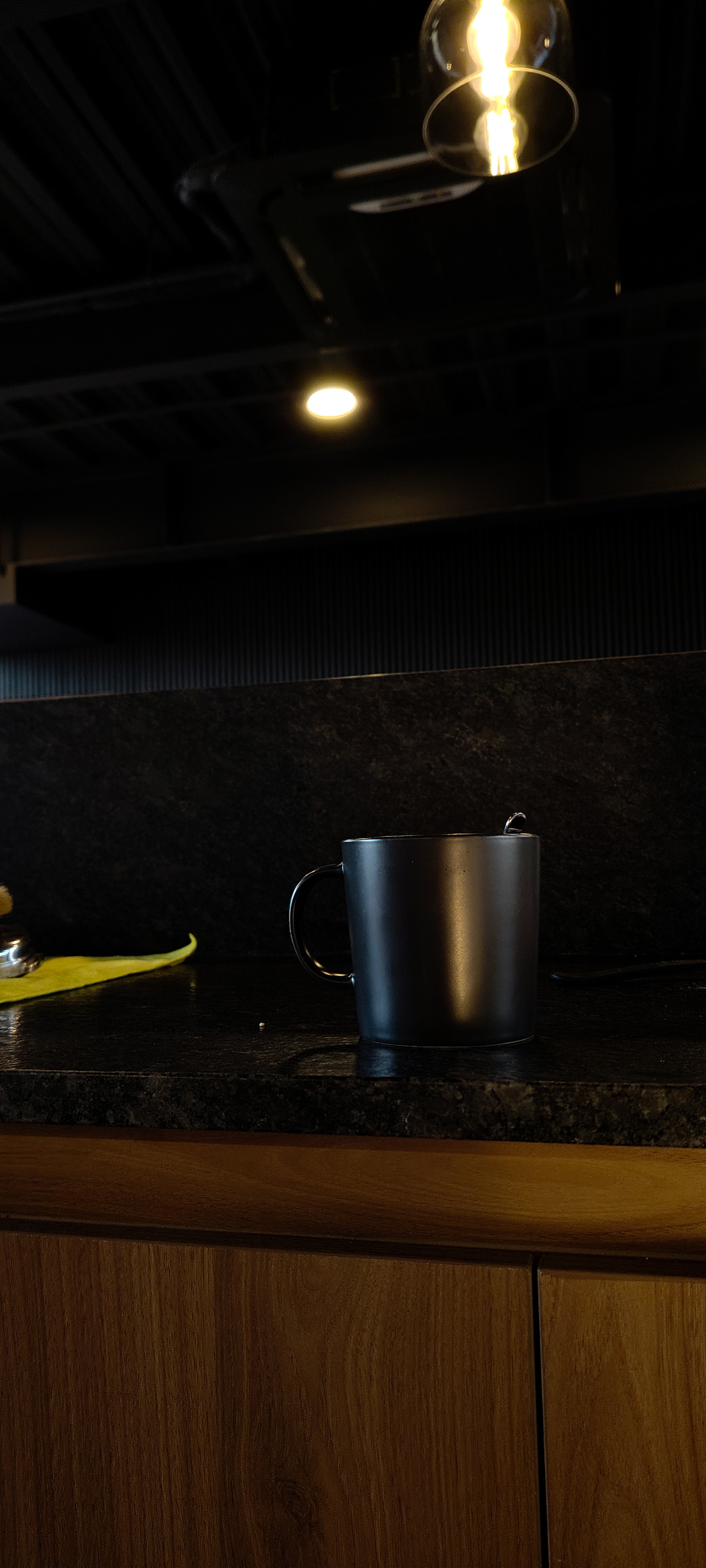 Momentos de melancolía con una taza de un buen café  un longblack