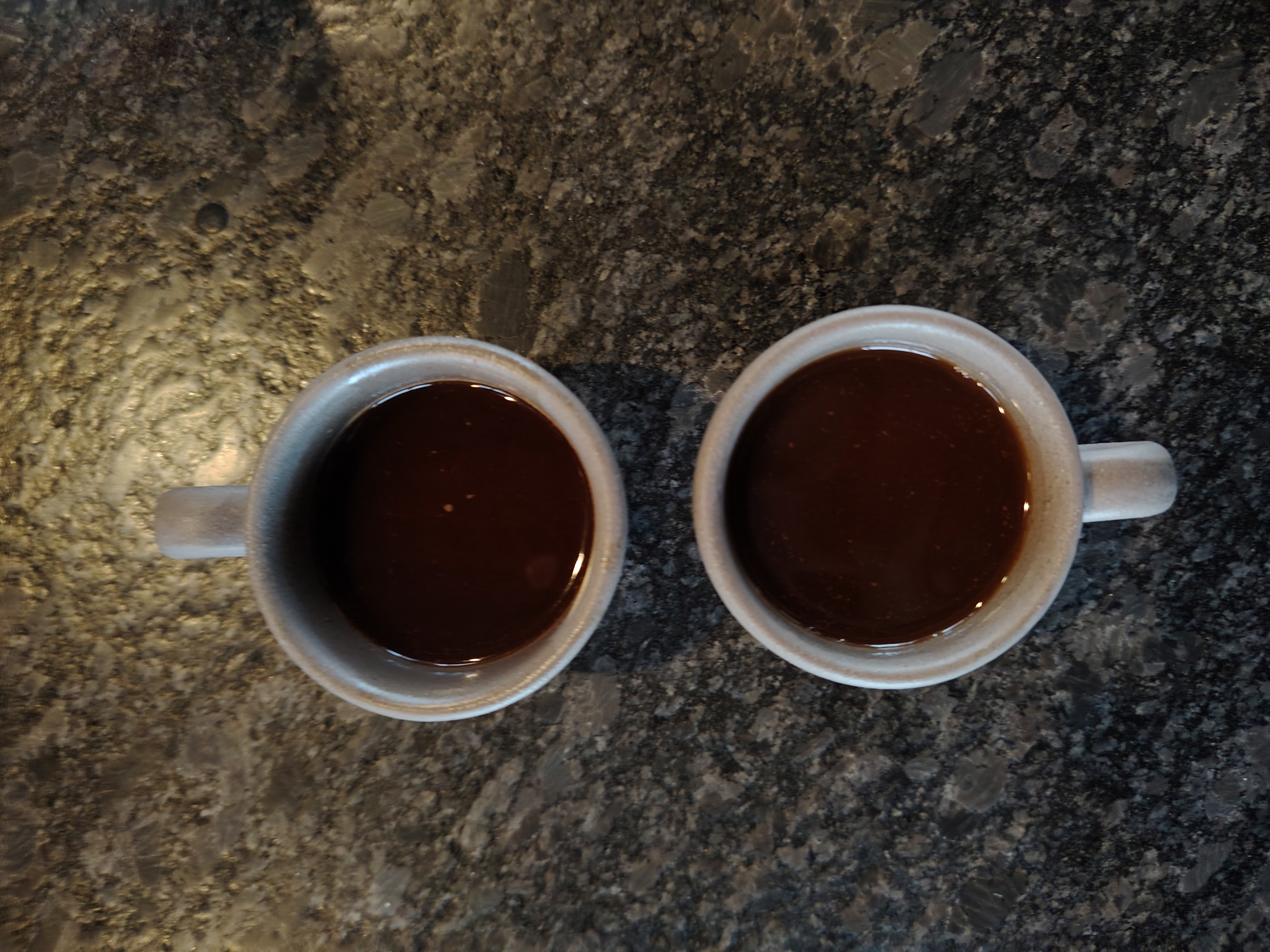 Espresso de chocolate oscuro
Dulce y el otro amargo 