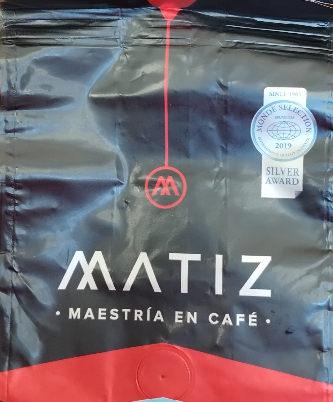 Corpo aveludado, acides baixa, bem aromático. Intenso, moagem grossa.