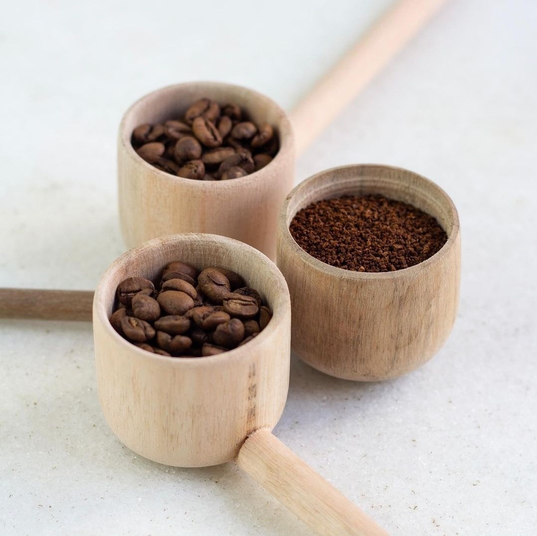 Esse foi meu primeiro café em grãos e a sensação de moer no tamanho correto ao método realmente é muito boa. Nesse caso, moagem média-grossa para prensa francesa.