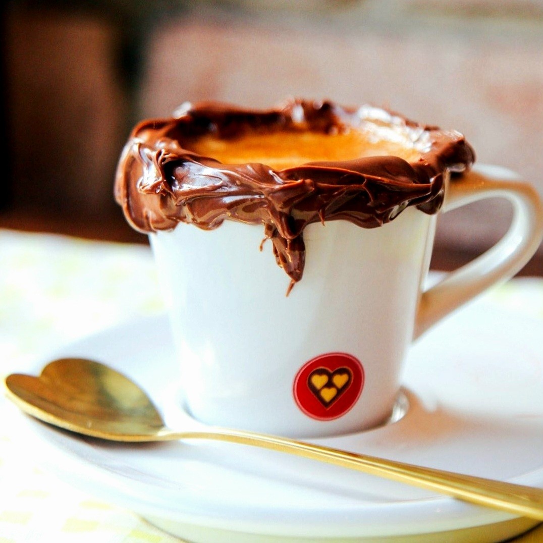 Esse post-desafio vai para a mulher que esteve ao meu lado em todas as decisões. Inclusive na de aprender a tomar café! Hah 😋 Te amo❣️