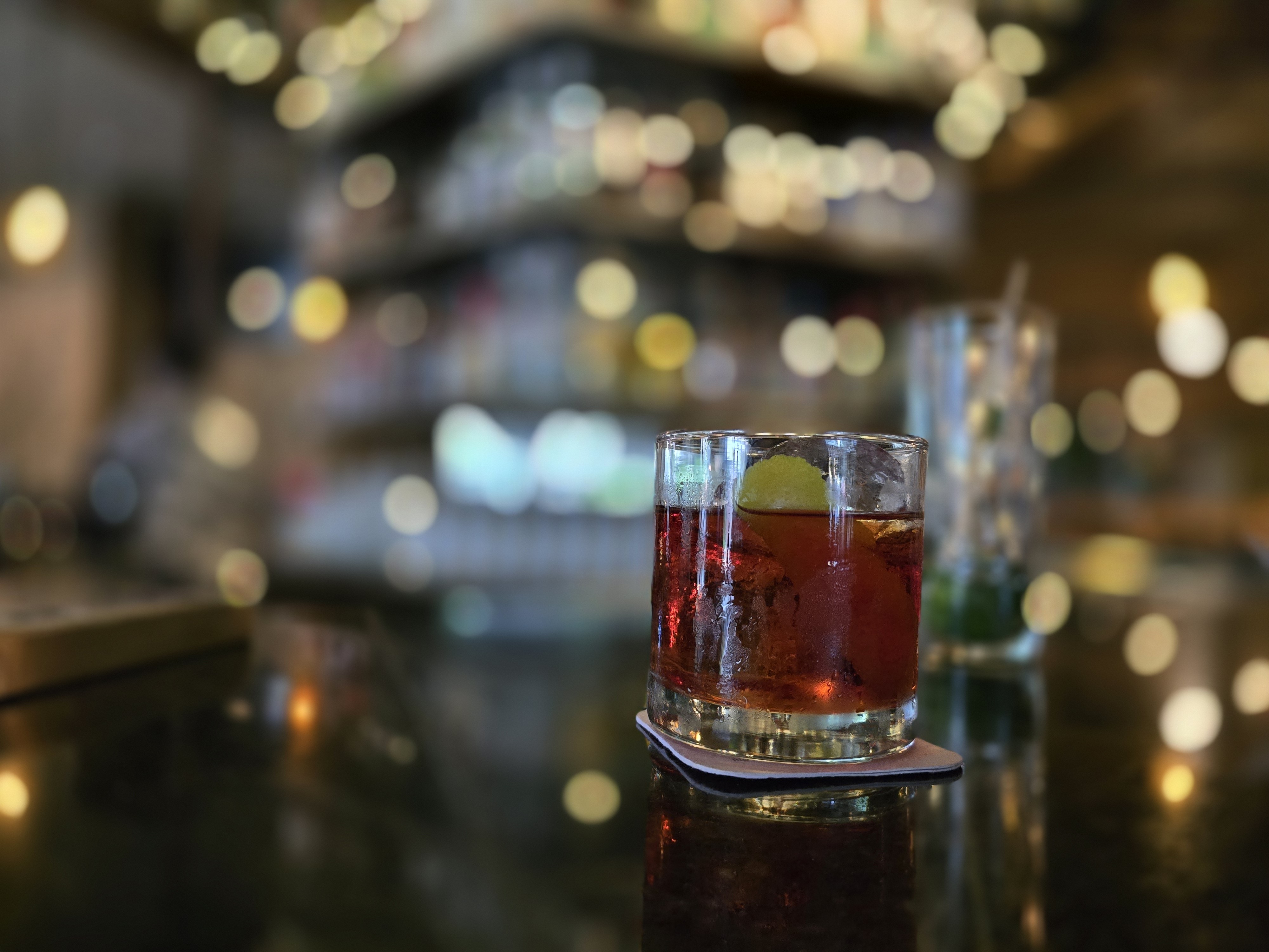 Hoy probé una bebida muy extraña. 👀
No recuerdo bien el nombre ni los ingredientes pero llevaba café y alcohol... mucho alcohol. 🔥
¡Un abrazo enorme a todos!
🇲🇽