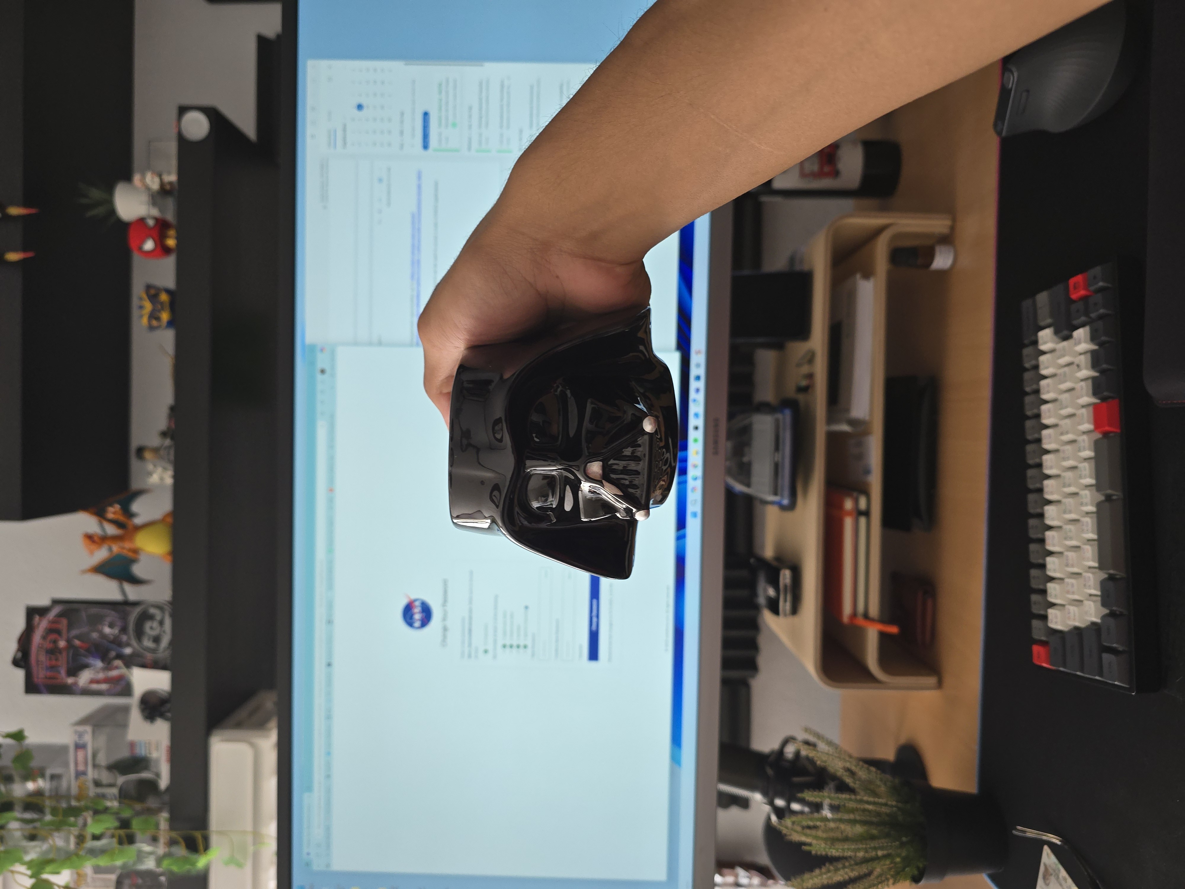 ¡Tormenta en CDMX! 🇲🇽⛈️☔⚡
Hoy fue un día gris y poco soleado.
Normalmente evito salir cuando llueve porque todo es un caos.
Así que preparé café en V60 en la mañana y en la tarde en prensa francesa.
¡Abrazo a todos! 💯