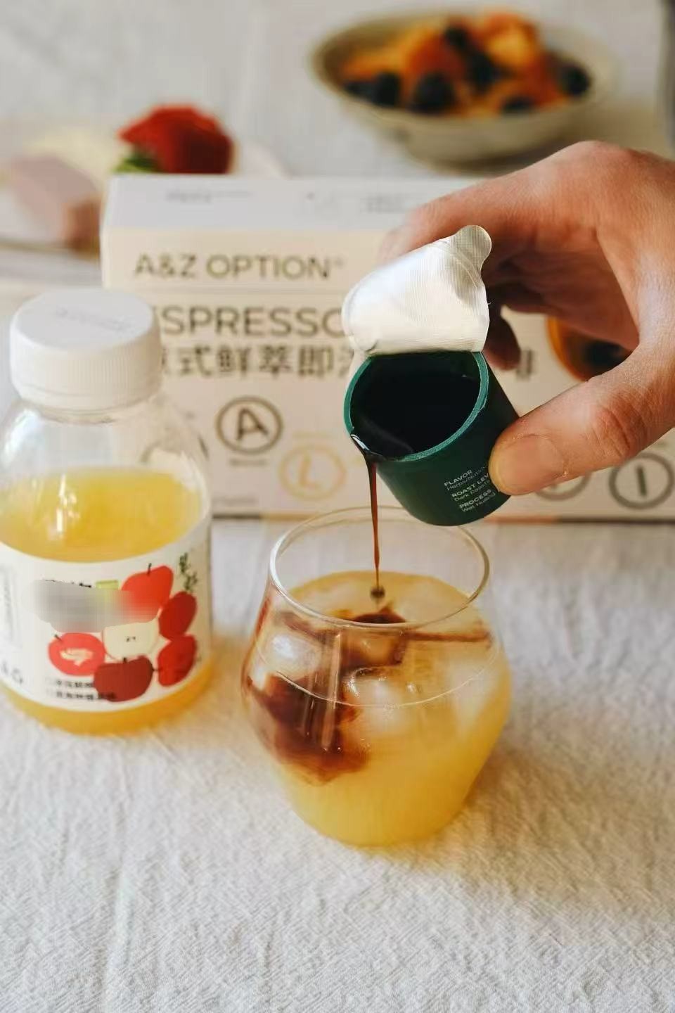 A fresh start of the day^^
Juice mixed with coffee tastes wonderful 😋 