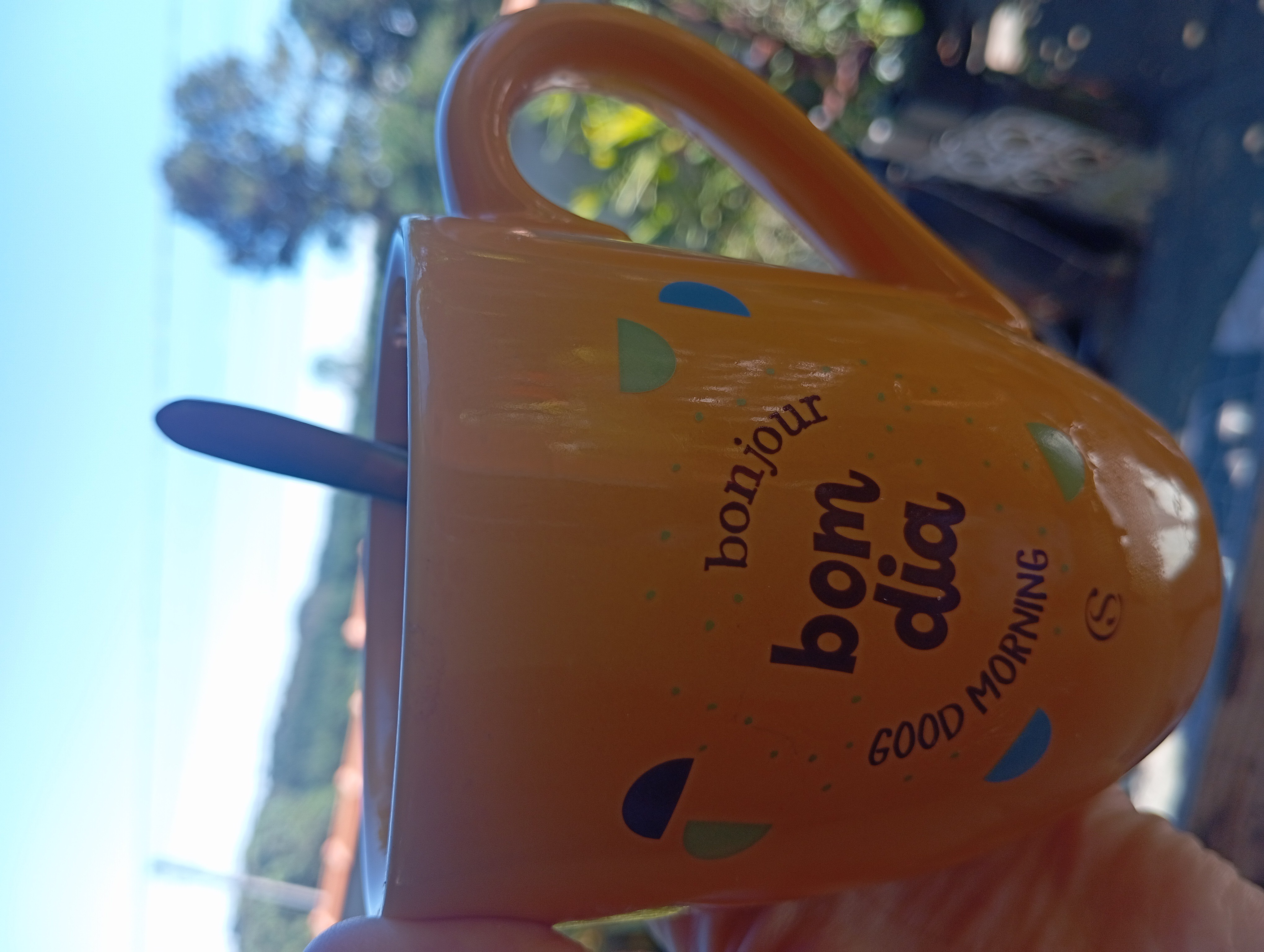 Deus! Obrigada por esse dia, com esse céu azul e café, não preciso de mais nada ☕😍