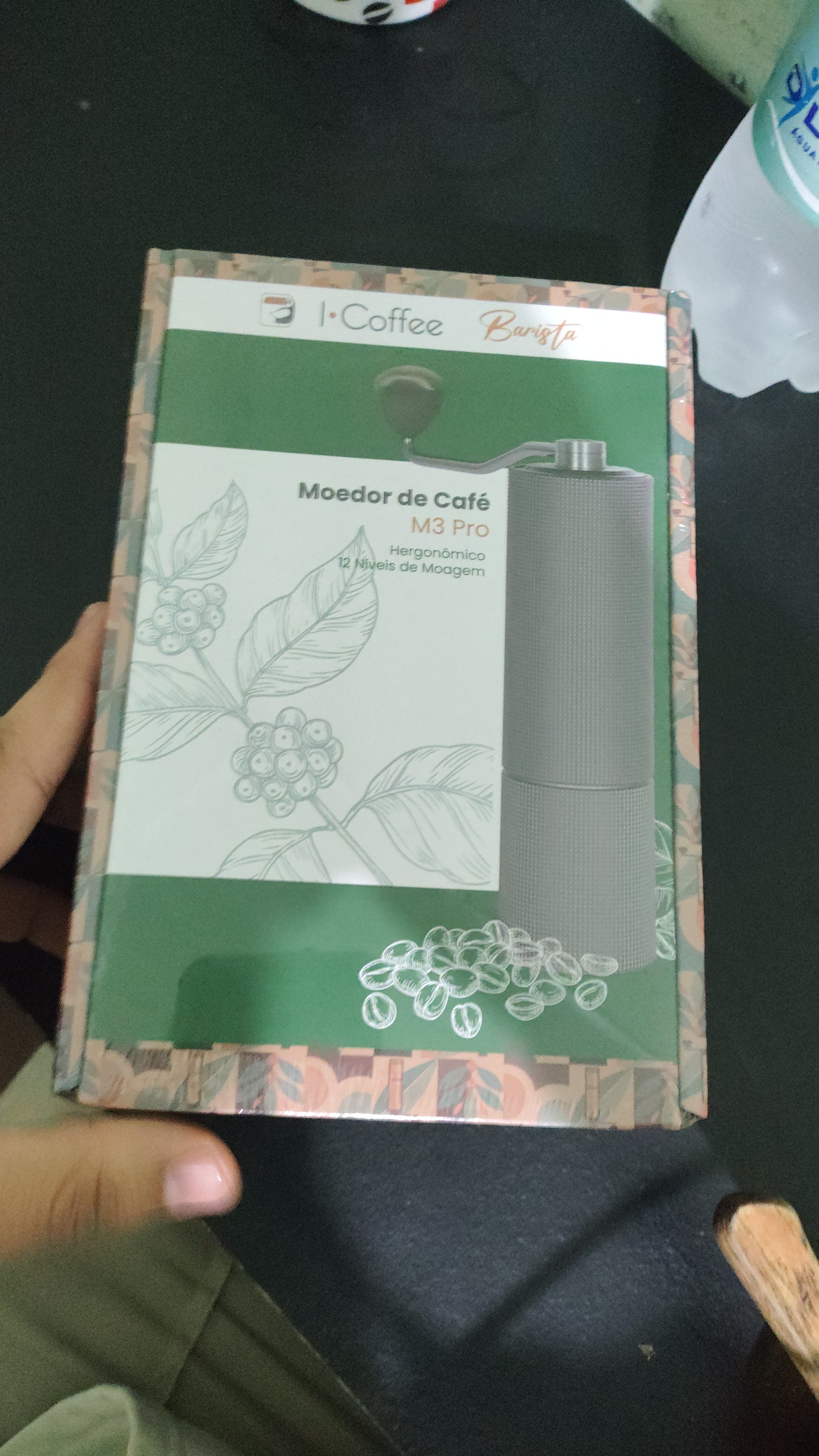 finalmente comprei meu primeiro moedor descente, antes eu utilizava um genérico que eu paguei 70 pila na Amazon, era horrível de demorado.
Mas enfim, finalmente comprei um M3 Pro!!