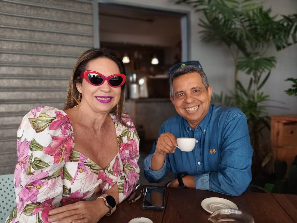 Con mi esposa Alexandra, amante como yo del buen café. Tenemos como lema 