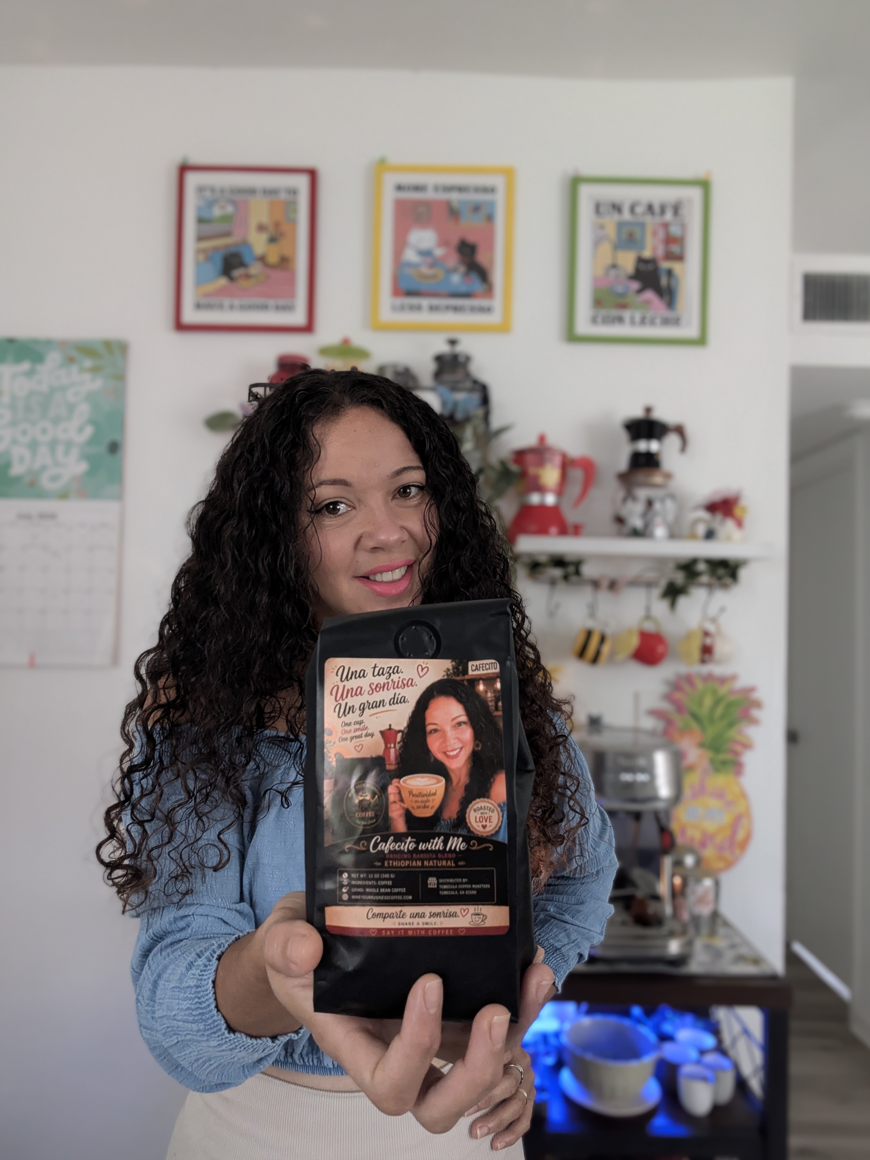 Está chica de parece mucho a mí, consigue el tuyo aquí 🔗https://mineyourbusinesscoffee.com/products/ethiopia-natural-2
Café de Etiopía