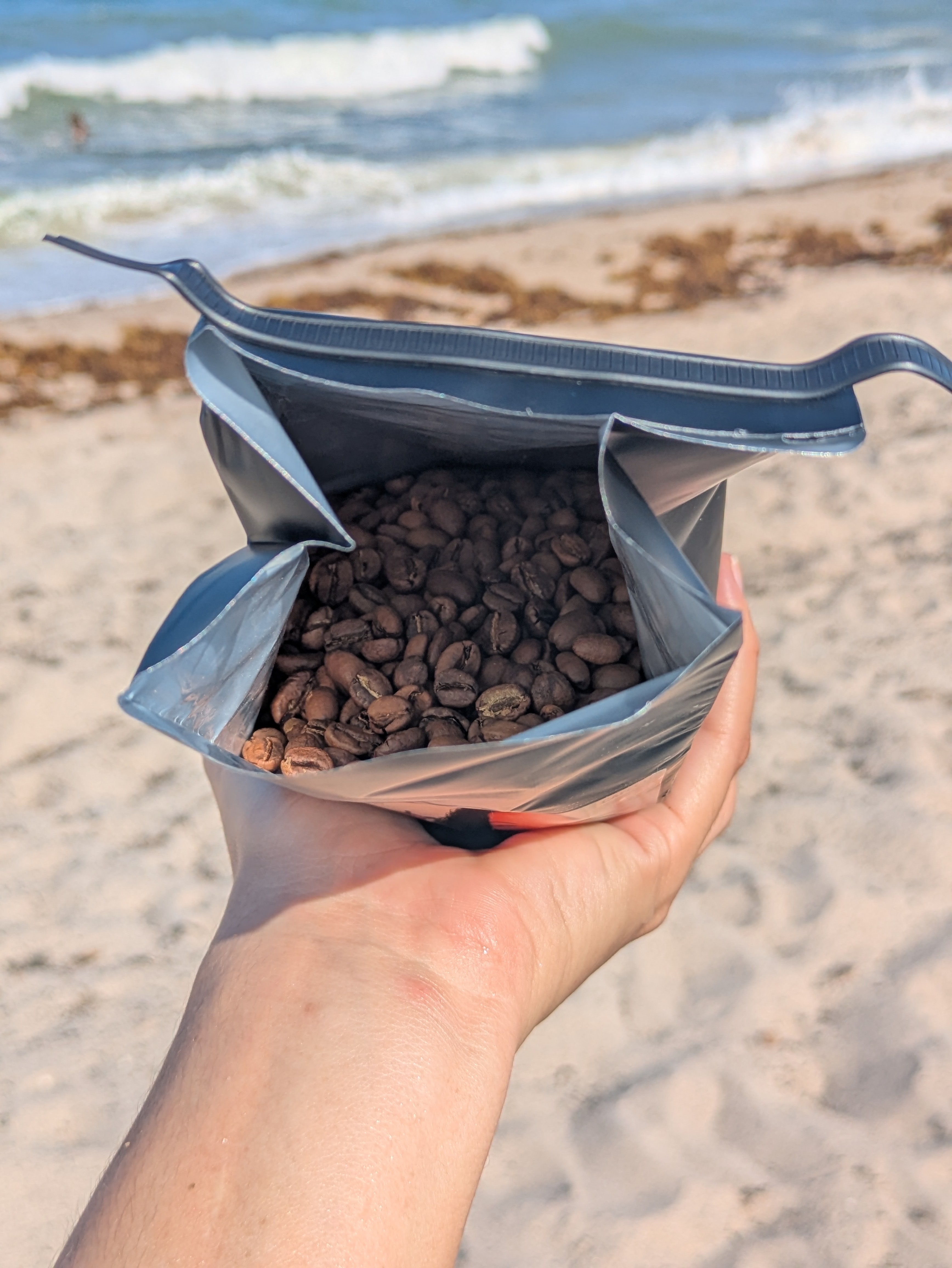 Me traje mí café al 🌊 mar 🌊 I brought coffee to the sea
Remember that you have it on the web
https://mineyourbusinesscoffee.com/products/ethiopia-natural-2