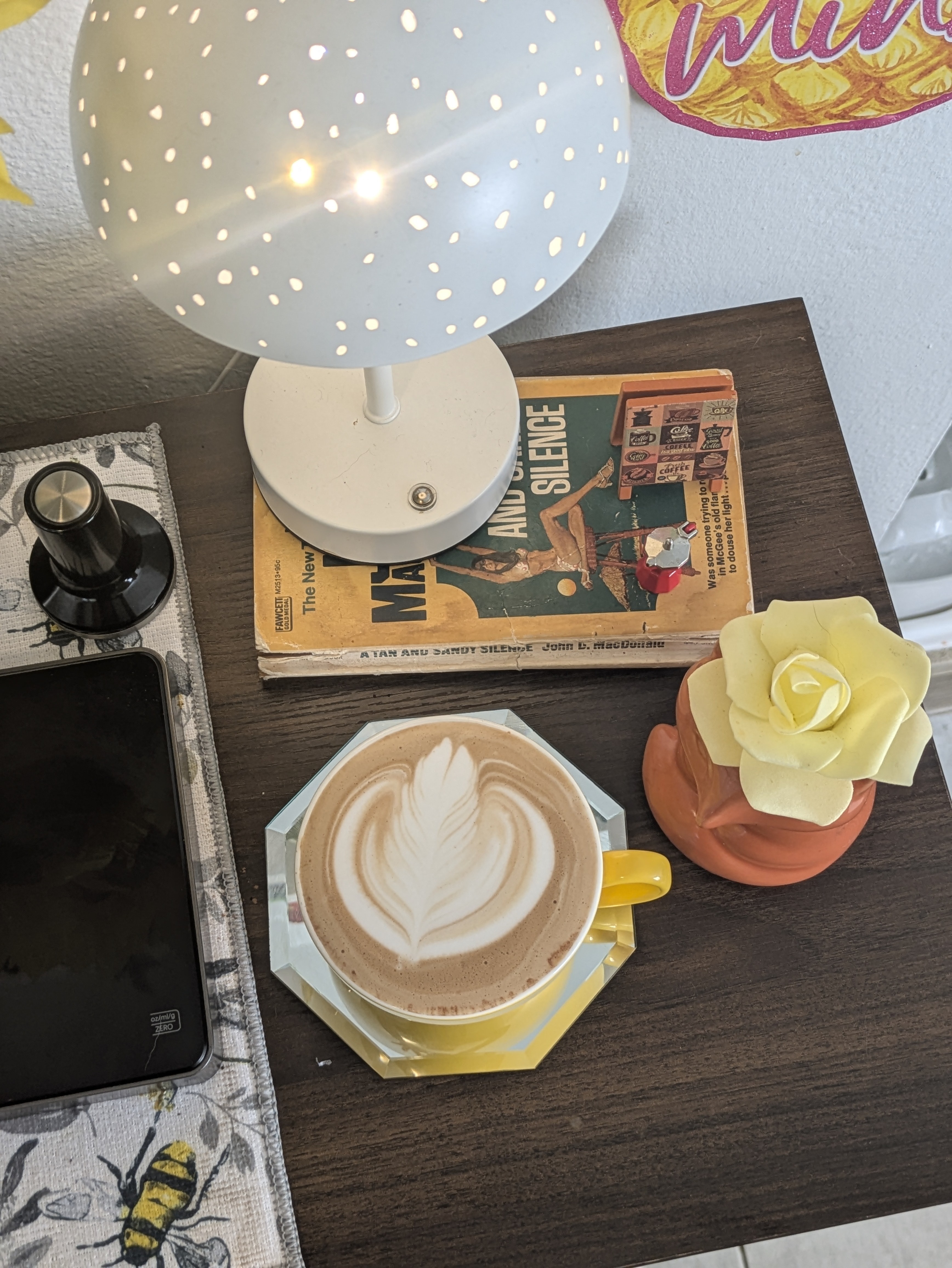 Mí rincón favorito de la casa y mí latte art 🫰
