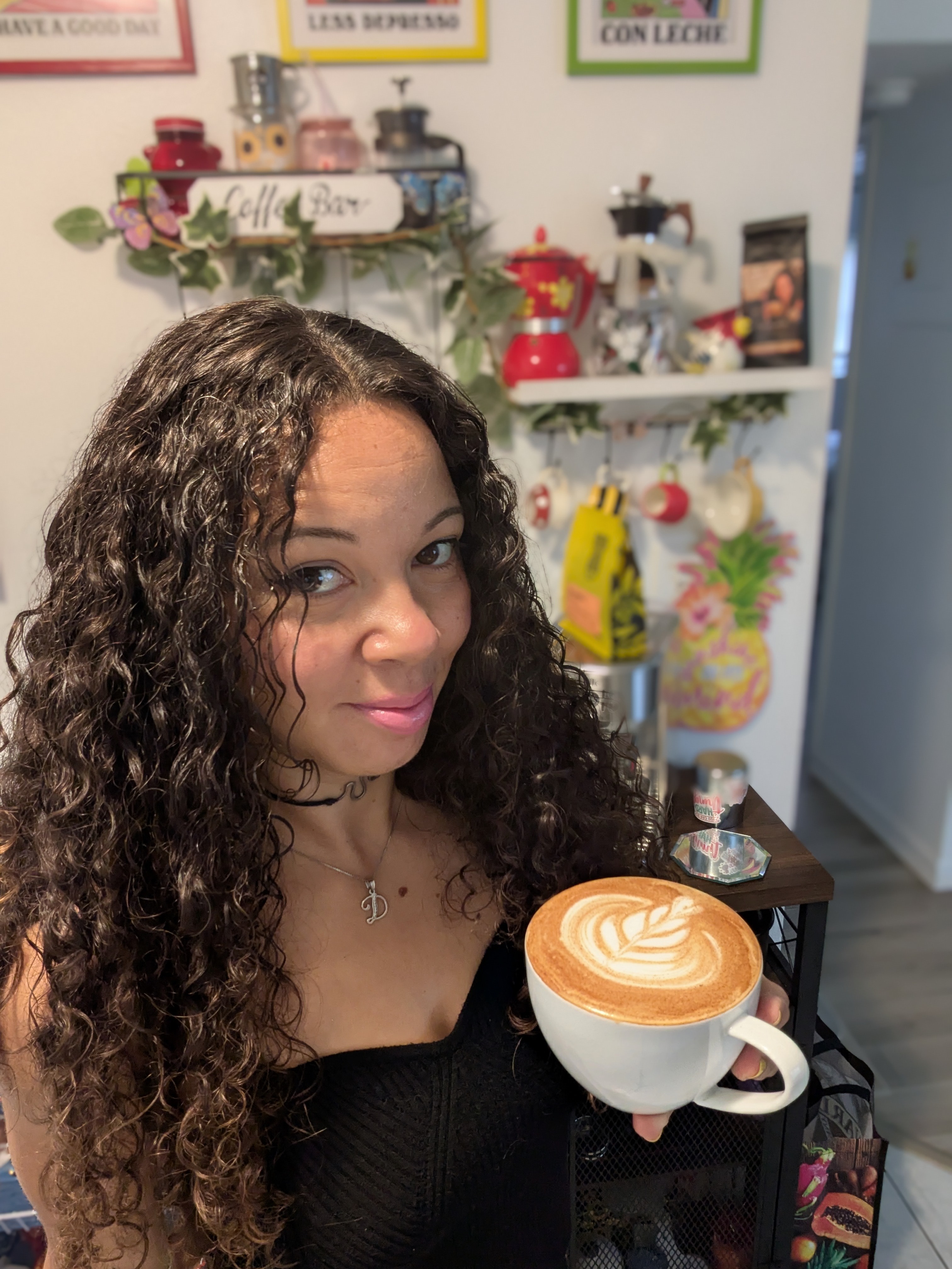 Ustedes no saben la lastima que me da tomarme mí café y estropear el latte art. Hoy estubo muy bien y la canela le da un toque tan especial. Me encanta mi café.

Hay mucho amor en preparar el café como te gusta.