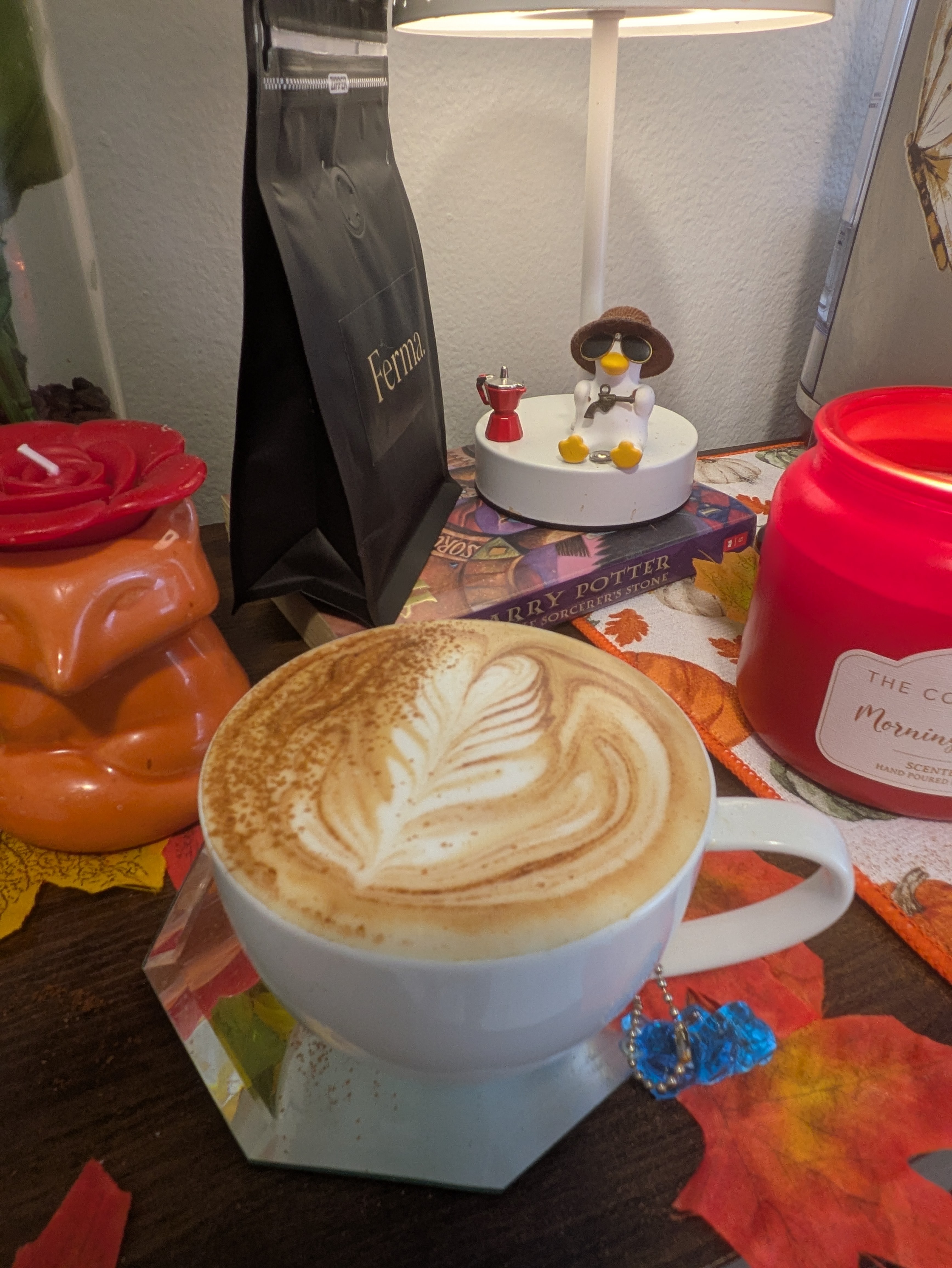 Un elegante Geisha colombiano con fragante jazmín, brillante bergamota y un delicado dulzor a caramelo de sandía. Excepcionalmente limpio y expresivo, con una claridad notable y un final sedoso, similar al del té.
💛💛💛💛👇
Sígueme en Instagram